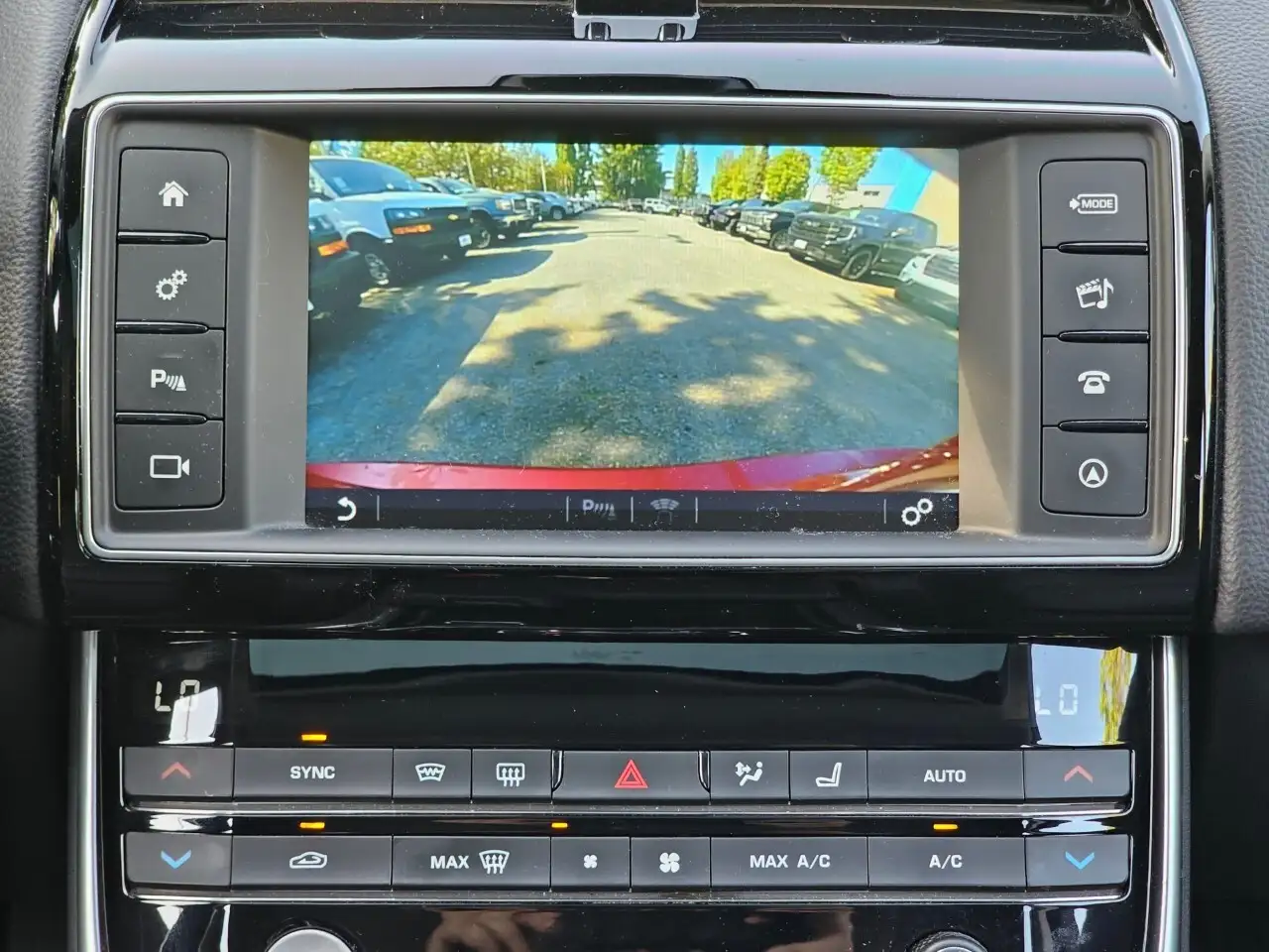 Jaguar XE снимка Jaguar XE