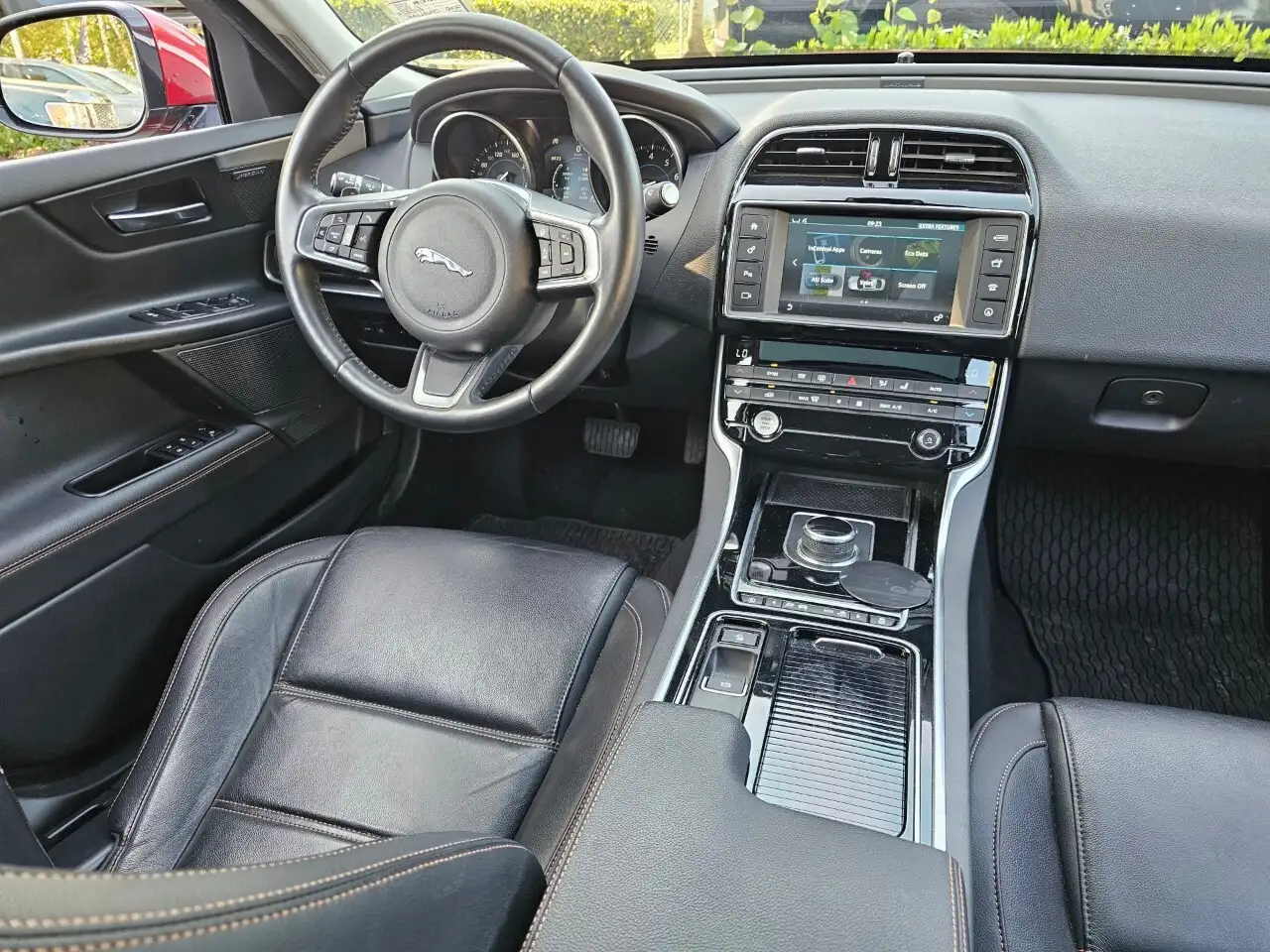 Jaguar XE снимка Jaguar XE