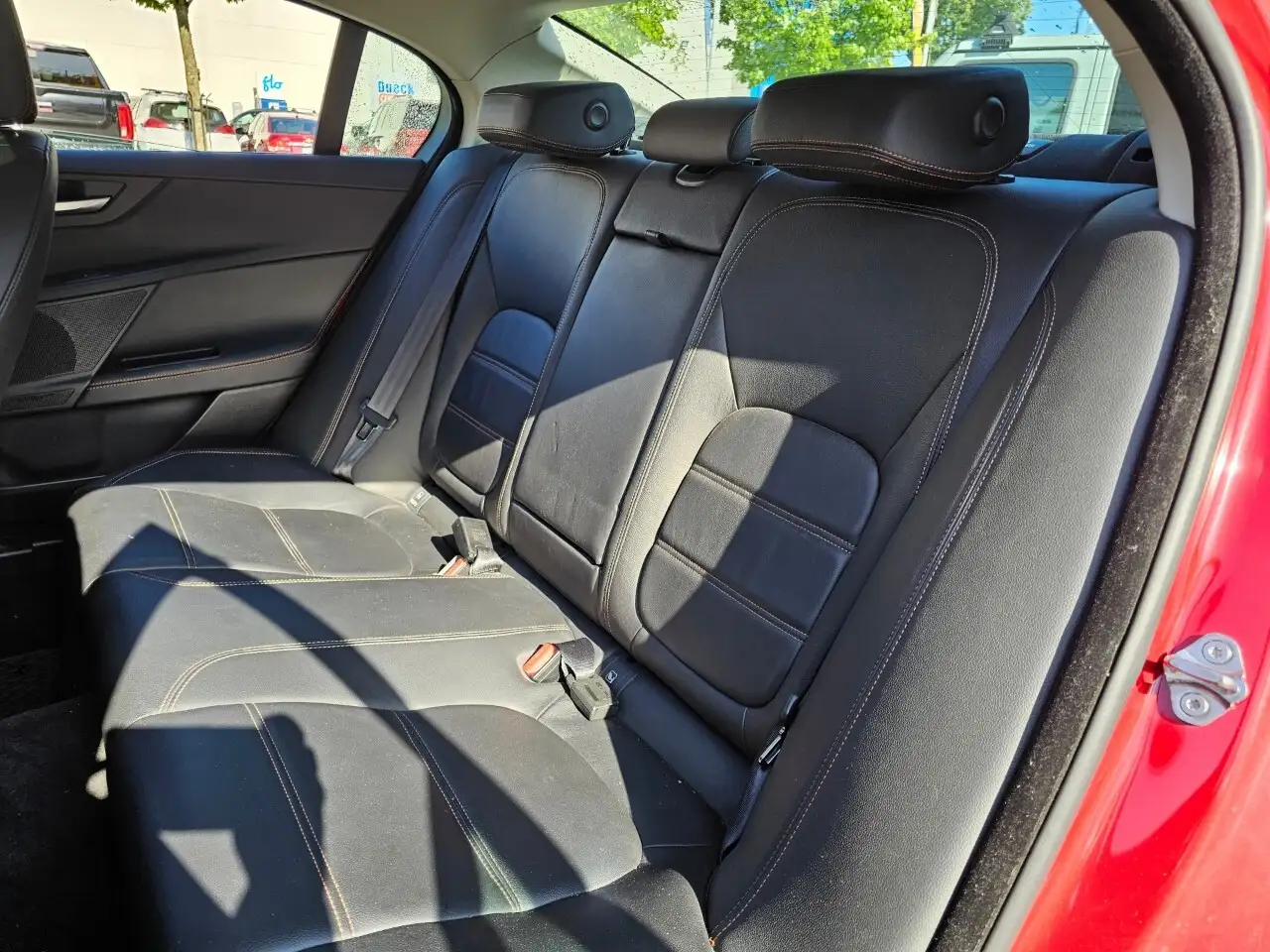 Jaguar XE снимка Jaguar XE
