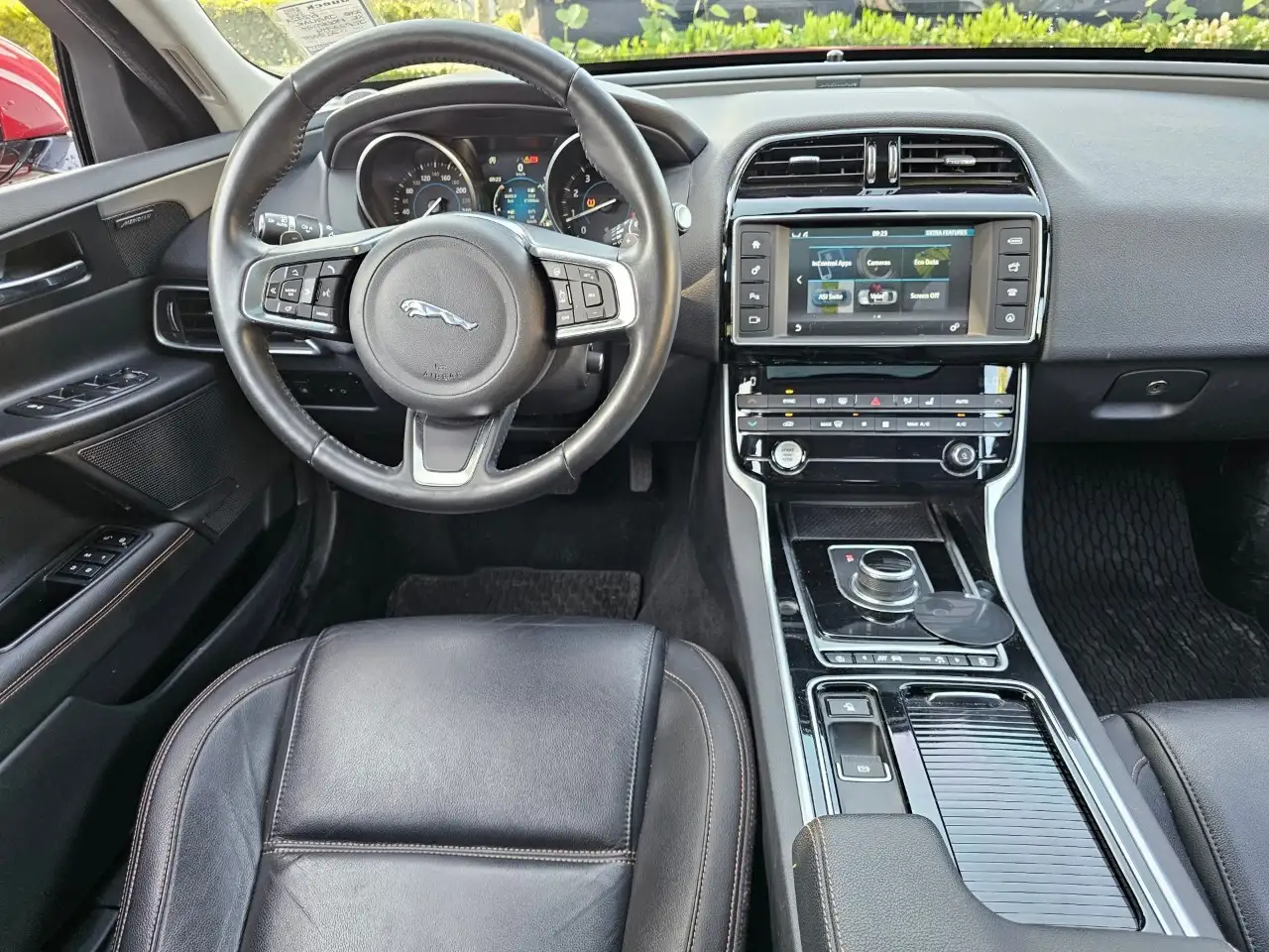 Jaguar XE снимка Jaguar XE