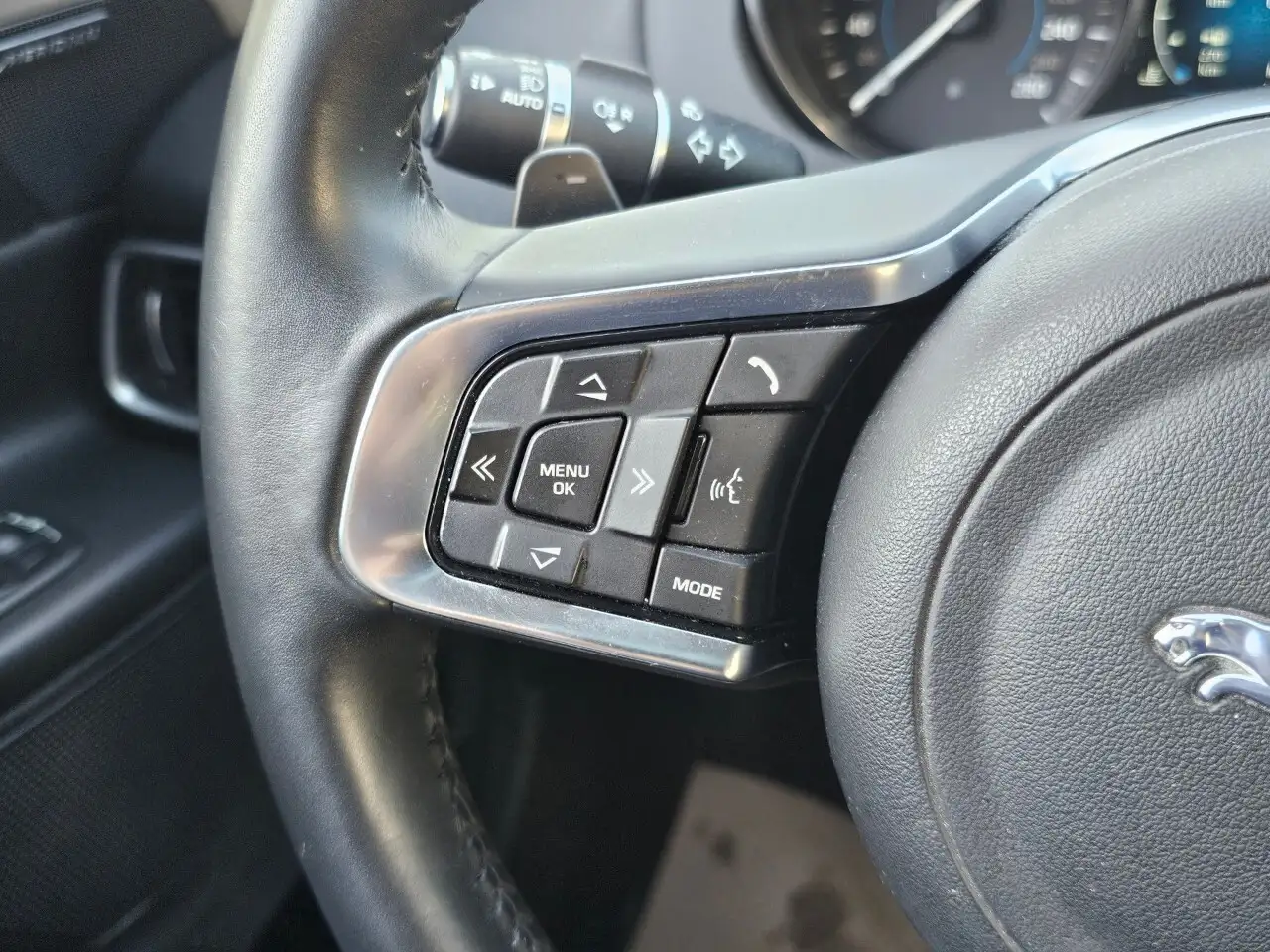 Jaguar XE снимка Jaguar XE
