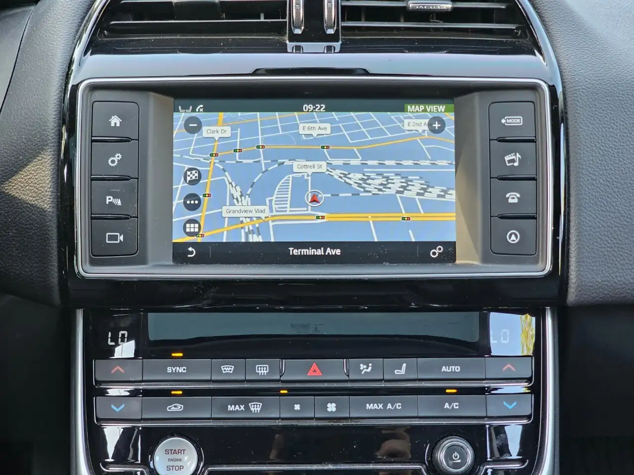 Jaguar XE снимка Jaguar XE