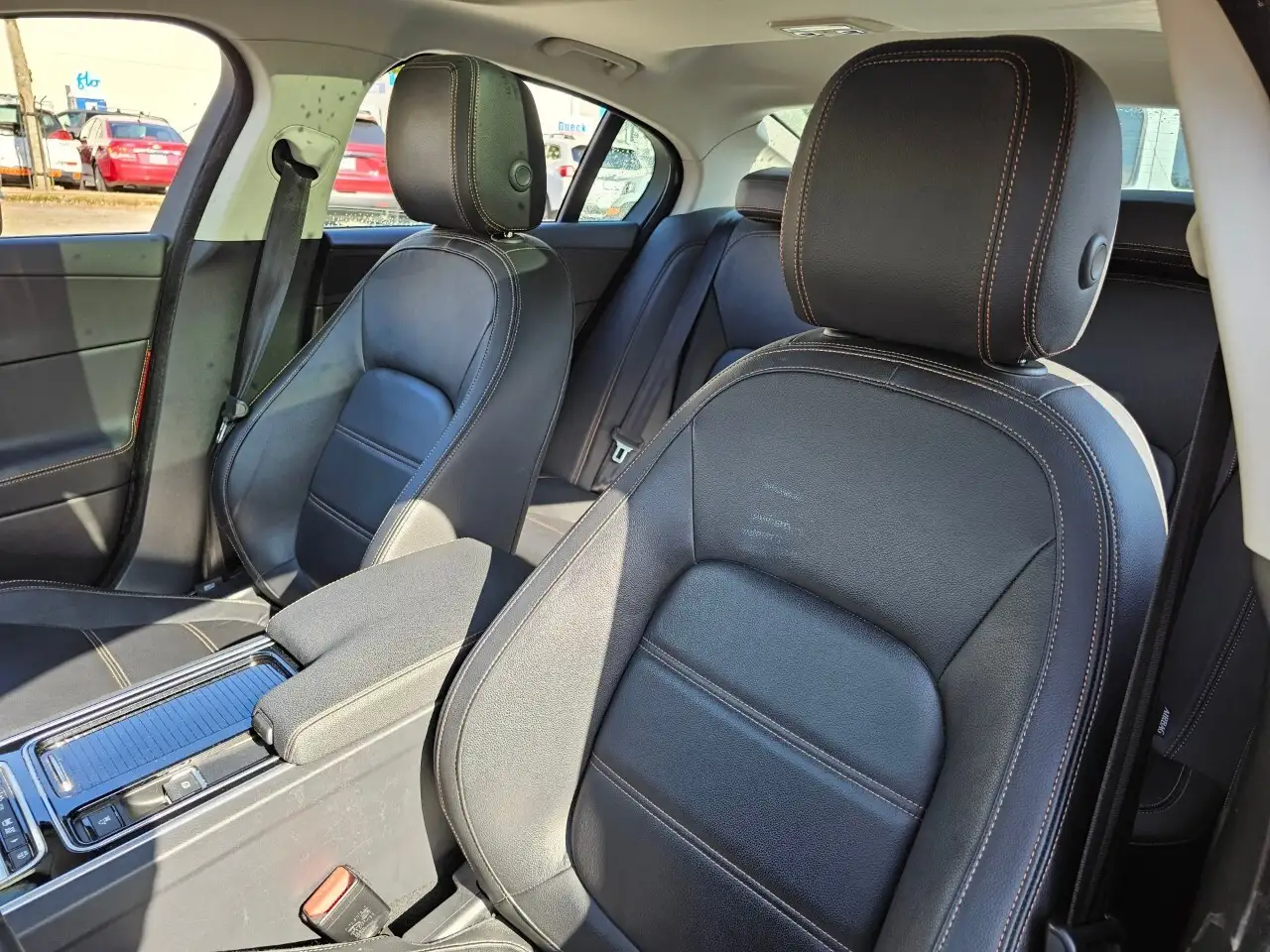 Jaguar XE снимка Jaguar XE
