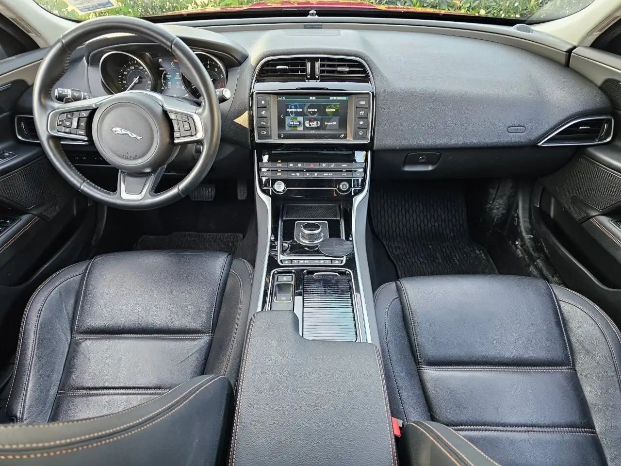 Jaguar XE снимка Jaguar XE