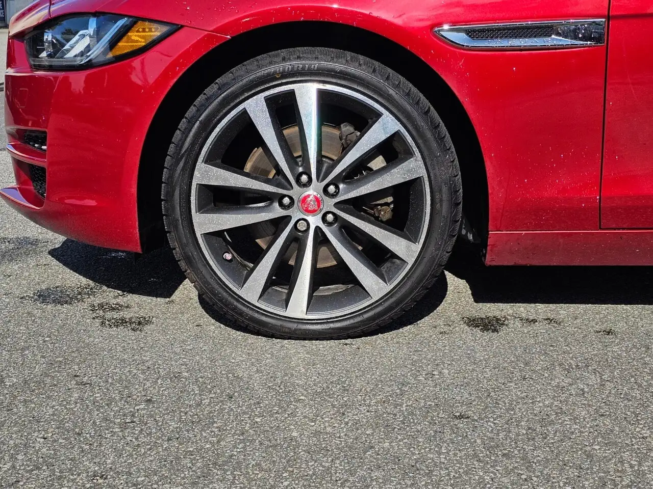 Jaguar XE снимка Jaguar XE
