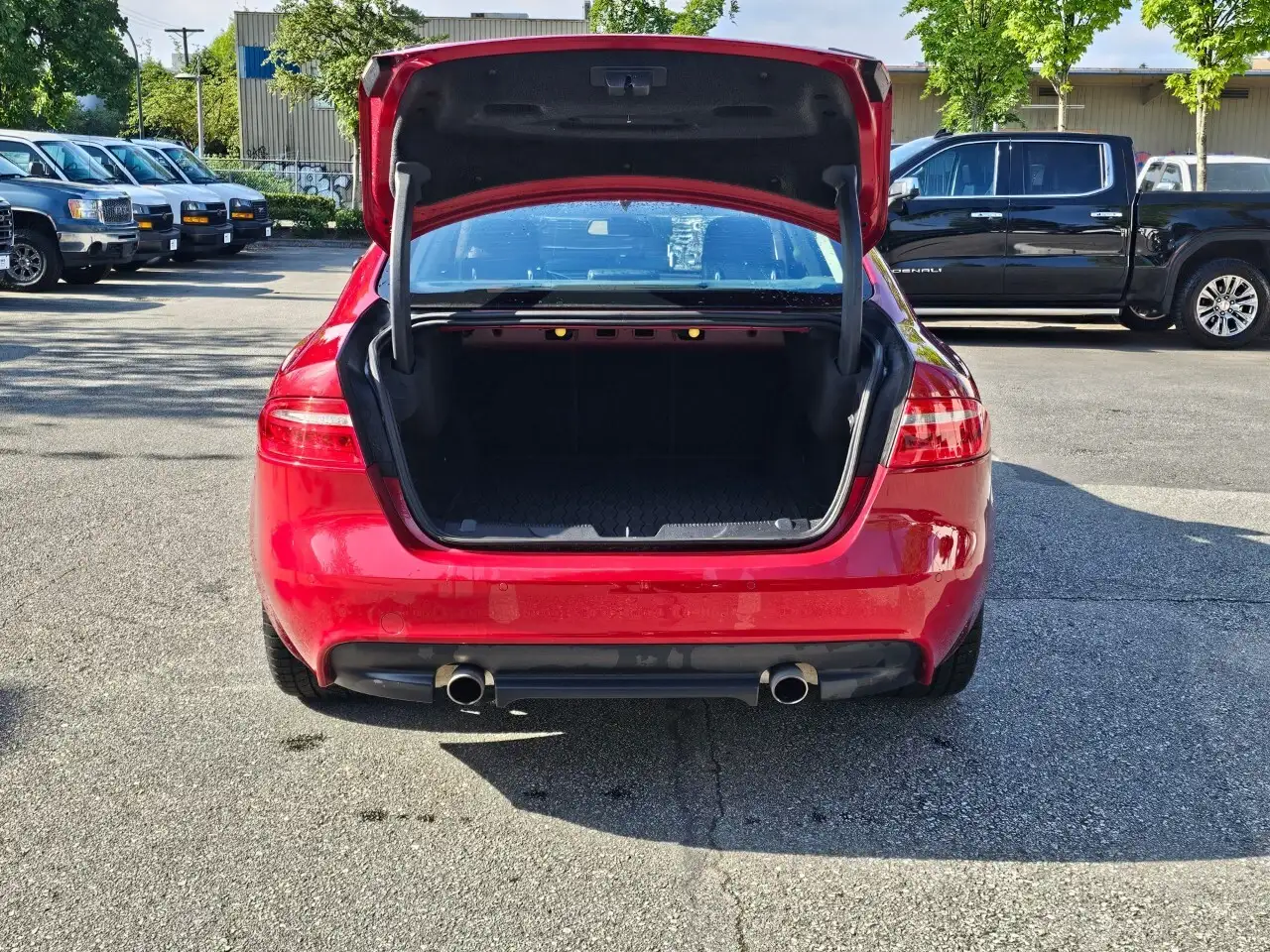 Jaguar XE снимка Jaguar XE