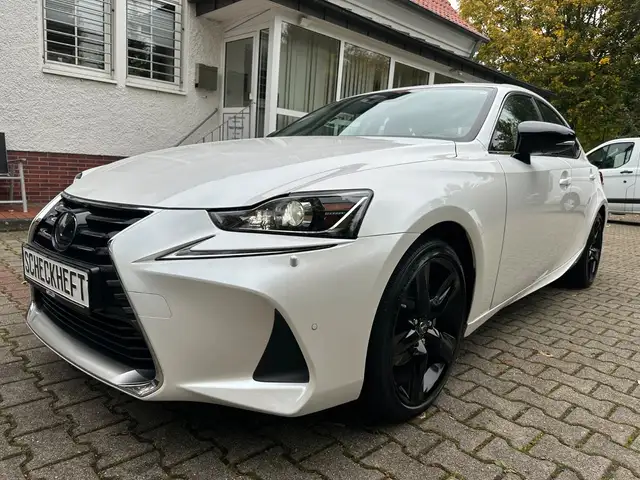 Lexus IS 300 h Amazing Edition
