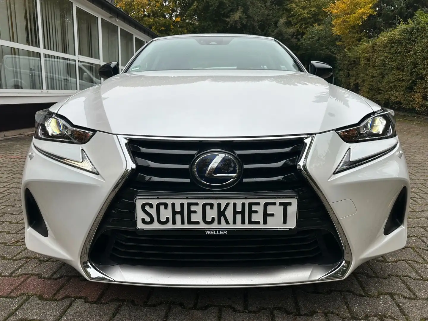 Lexus IS 300 h Amazing Edition Weiß - 2