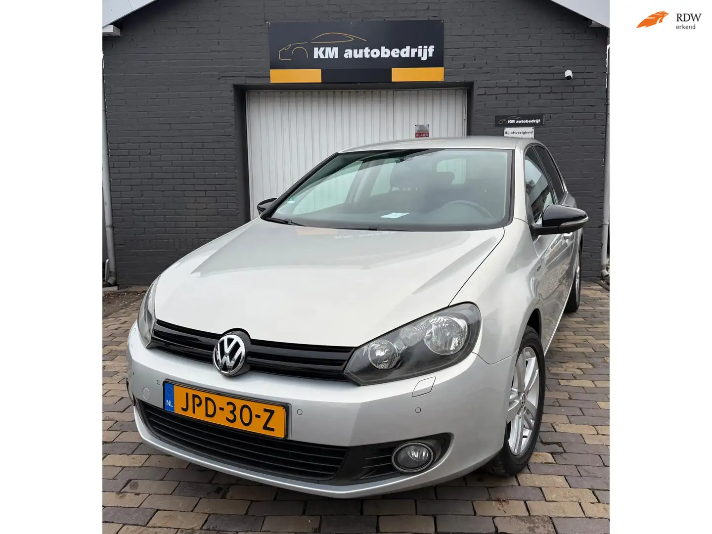 Volkswagen Golf 1.2 TSI Highline BlueMotion Grijs - 1