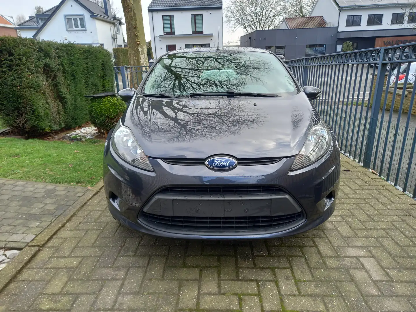 Ford Fiesta 1.4 TDCi Trend/50kw/2010/Clim/179000 km/1er propr Grijs - 2