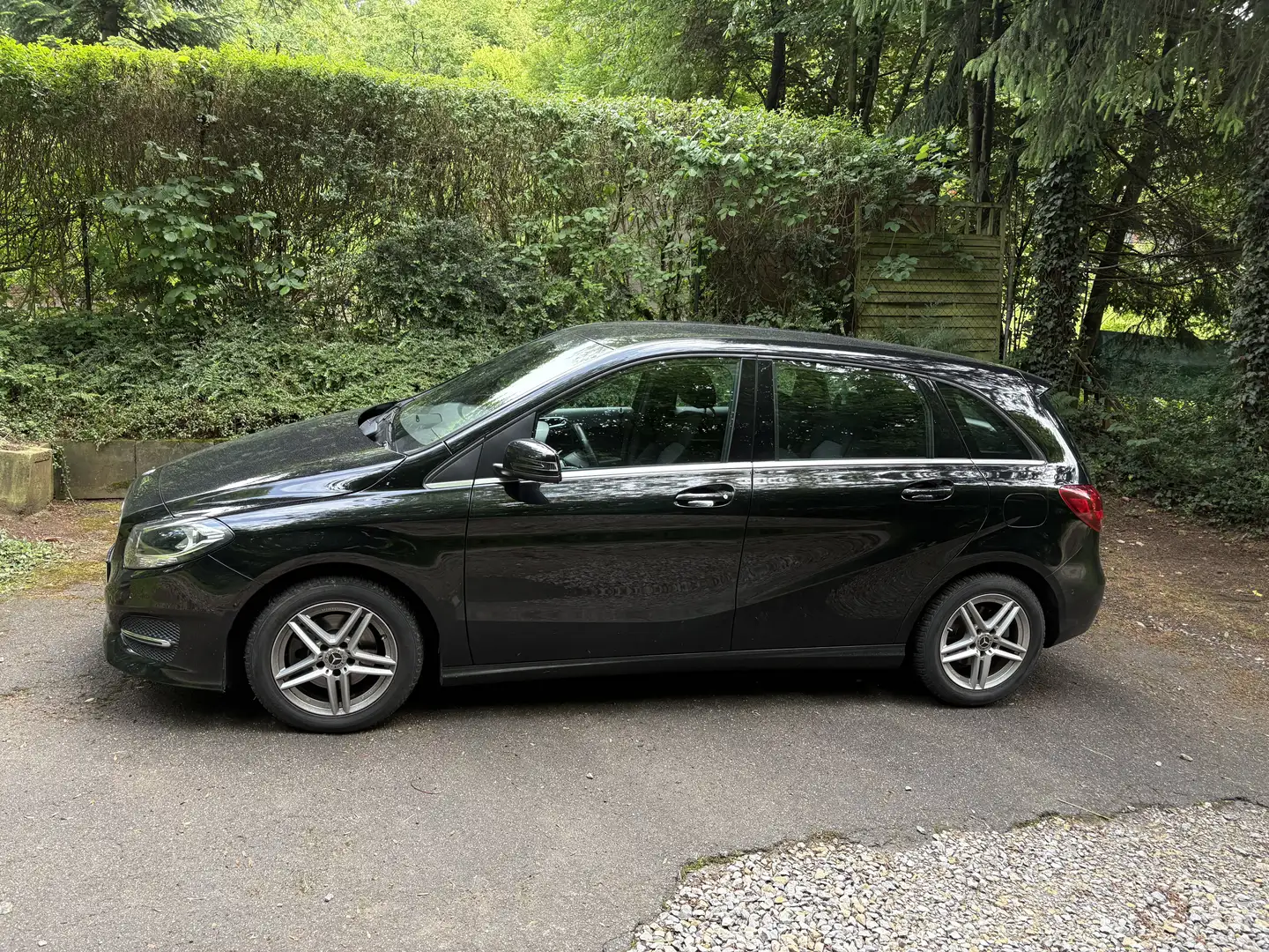 Mercedes-Benz B 180 B 180 BlueEFFICIENCY Sports Tourer Noir - 2
