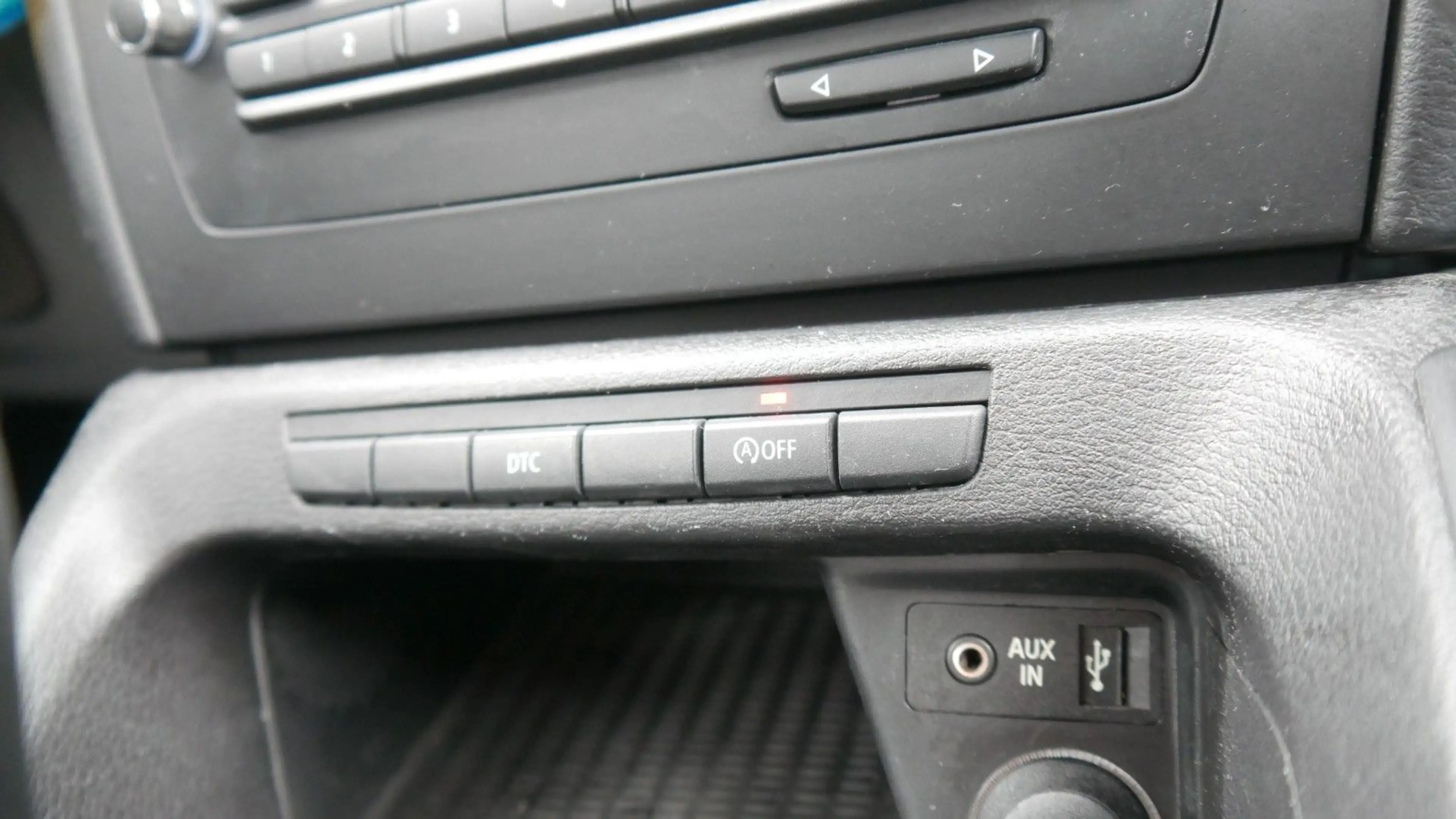 BMW X1 sDrive18d — photo 14