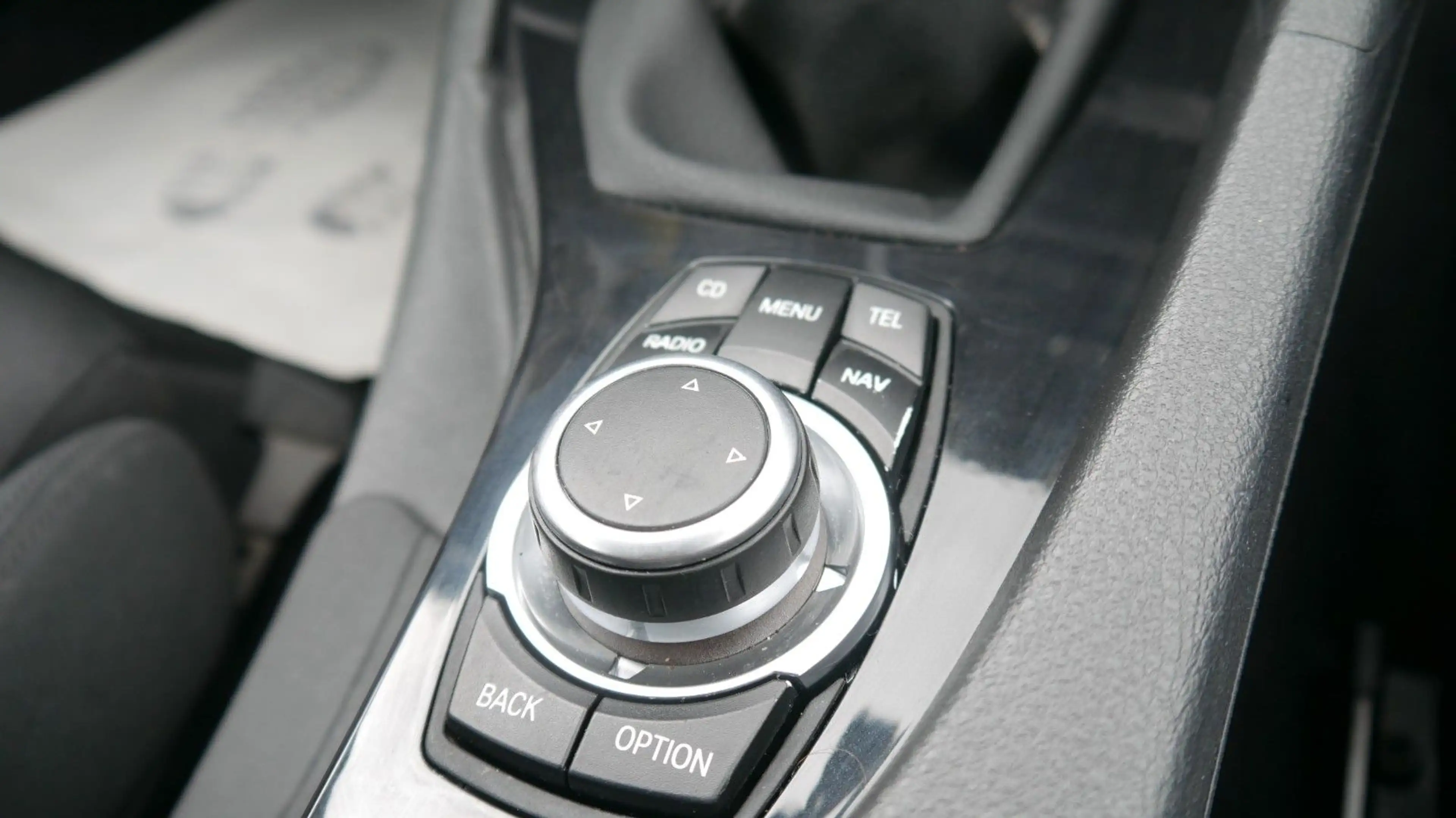 BMW X1 sDrive18d — photo 15