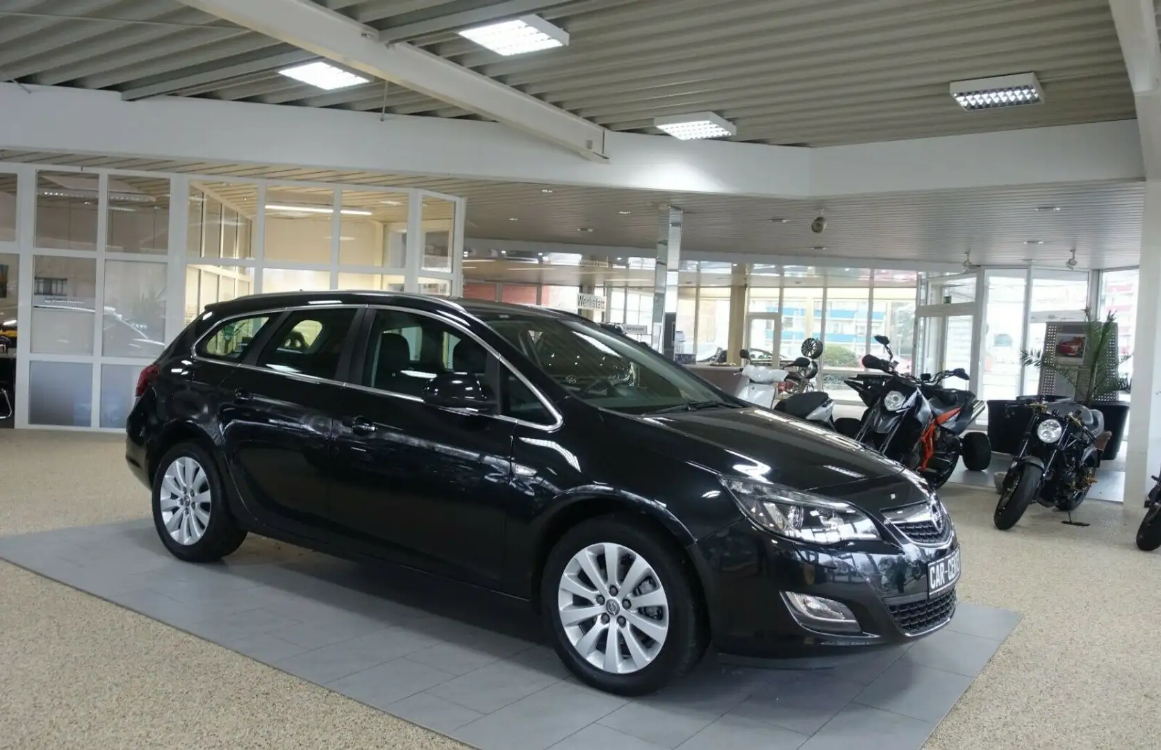 Opel Astra J Sports Tourer Innovation XEN/NAV/SHZ/GRA Schwarz - 1