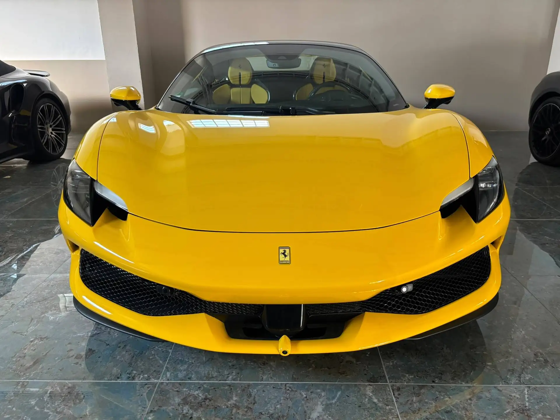 페라리 296 GTS 2025 노랑 사진 2