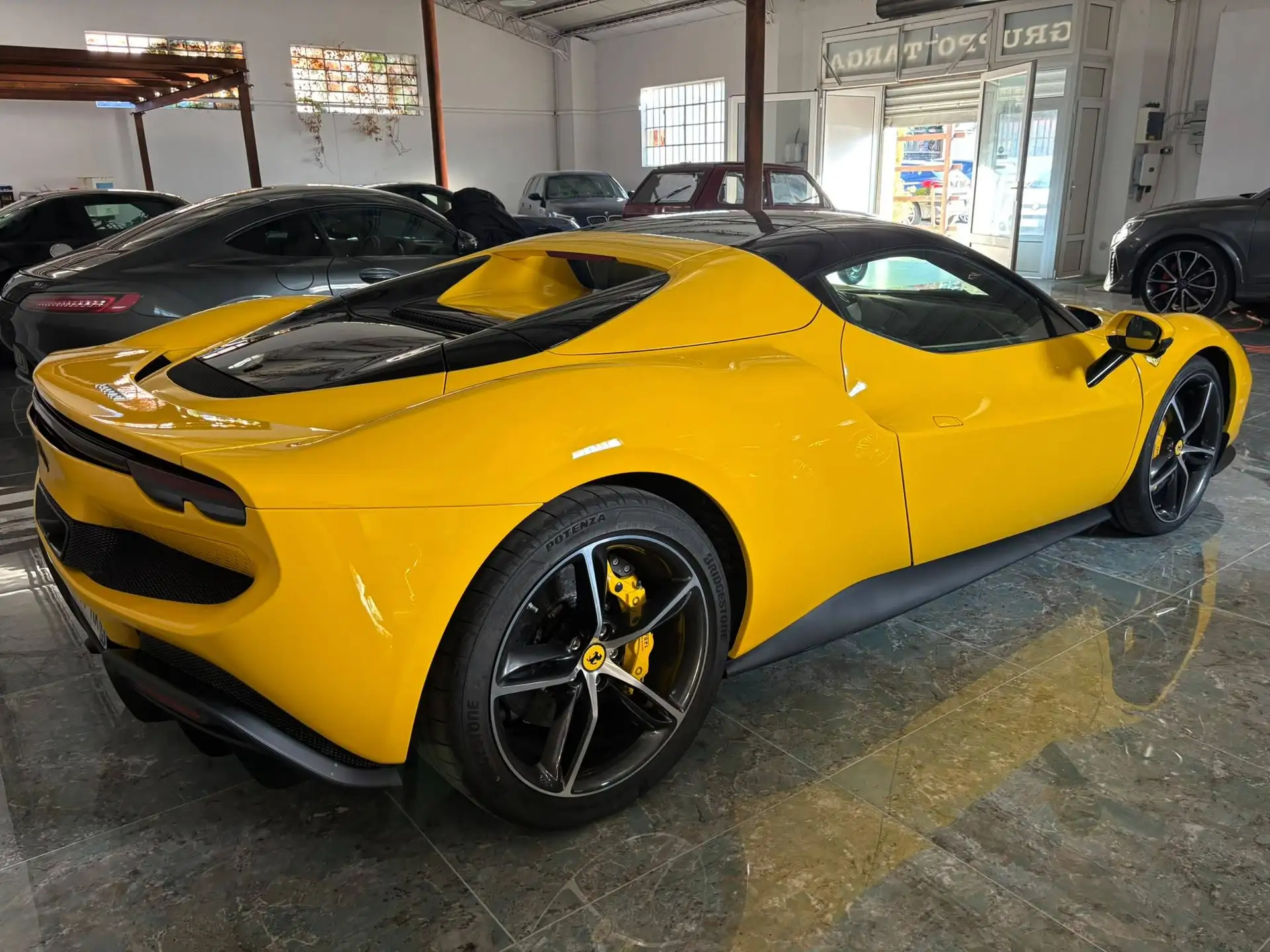 페라리 296 GTS 2025 노랑 사진 7