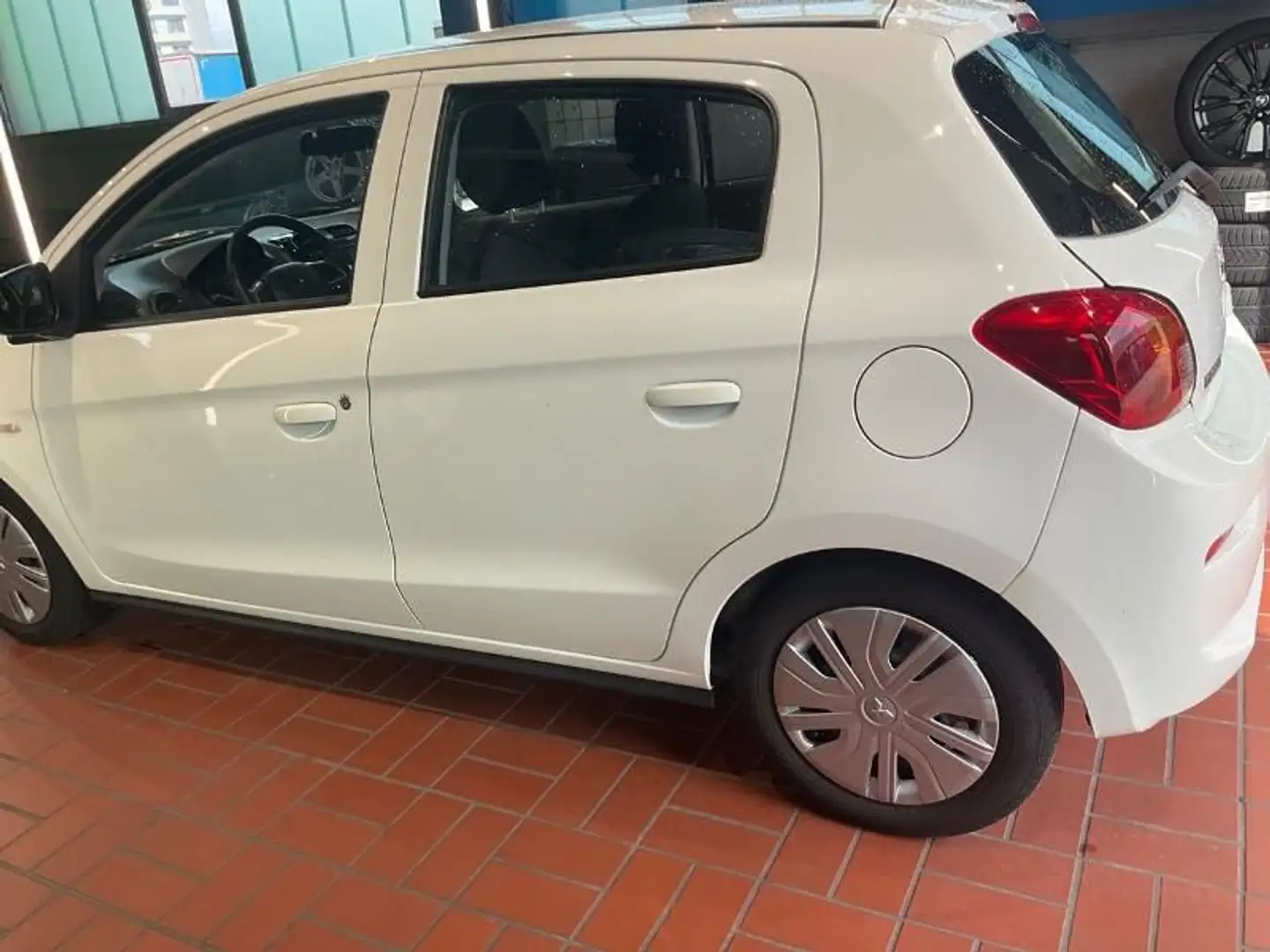 Mitsubishi Space Star 1.0 *8-Räder*1.Hand*Bluetooth* Weiß - 2