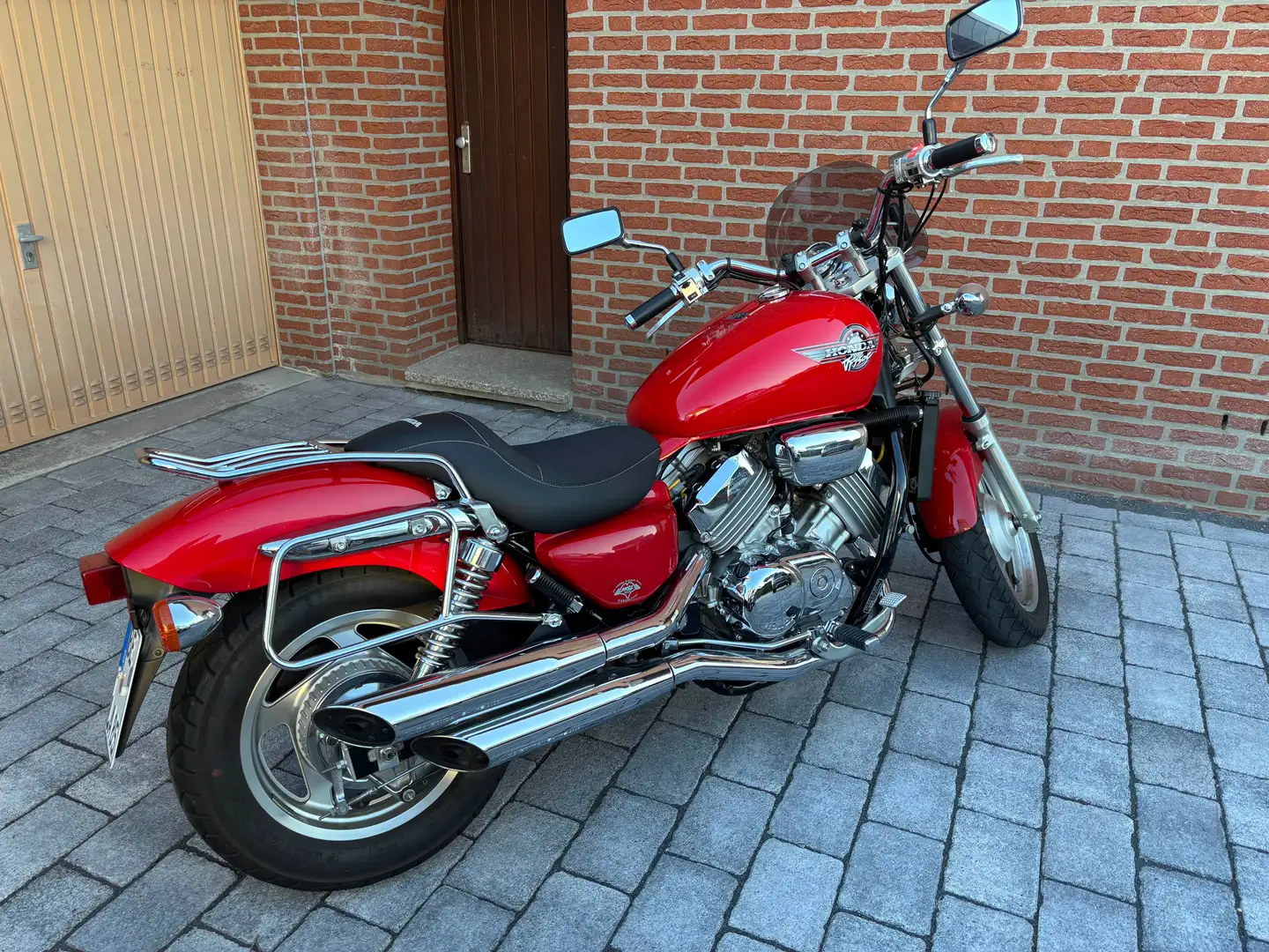 Honda VF 750 Rouge - 1