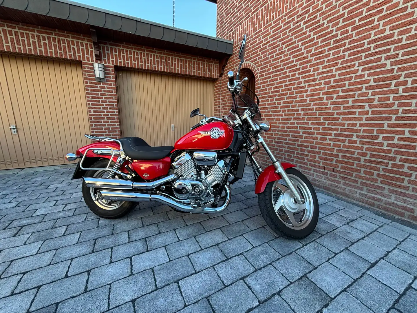 Honda VF 750 Rouge - 2