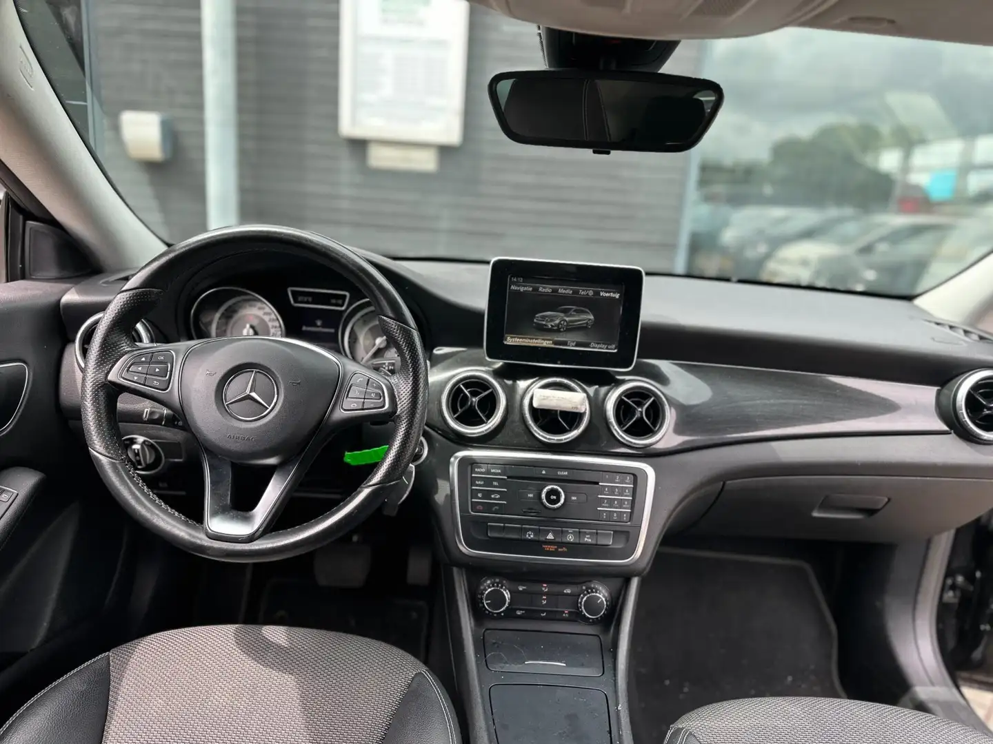 Mercedes-Benz CLA 200 Shooting Brake CDI Lease Edition/NAVI/AIRCO/NL-AUT Zwart - 2