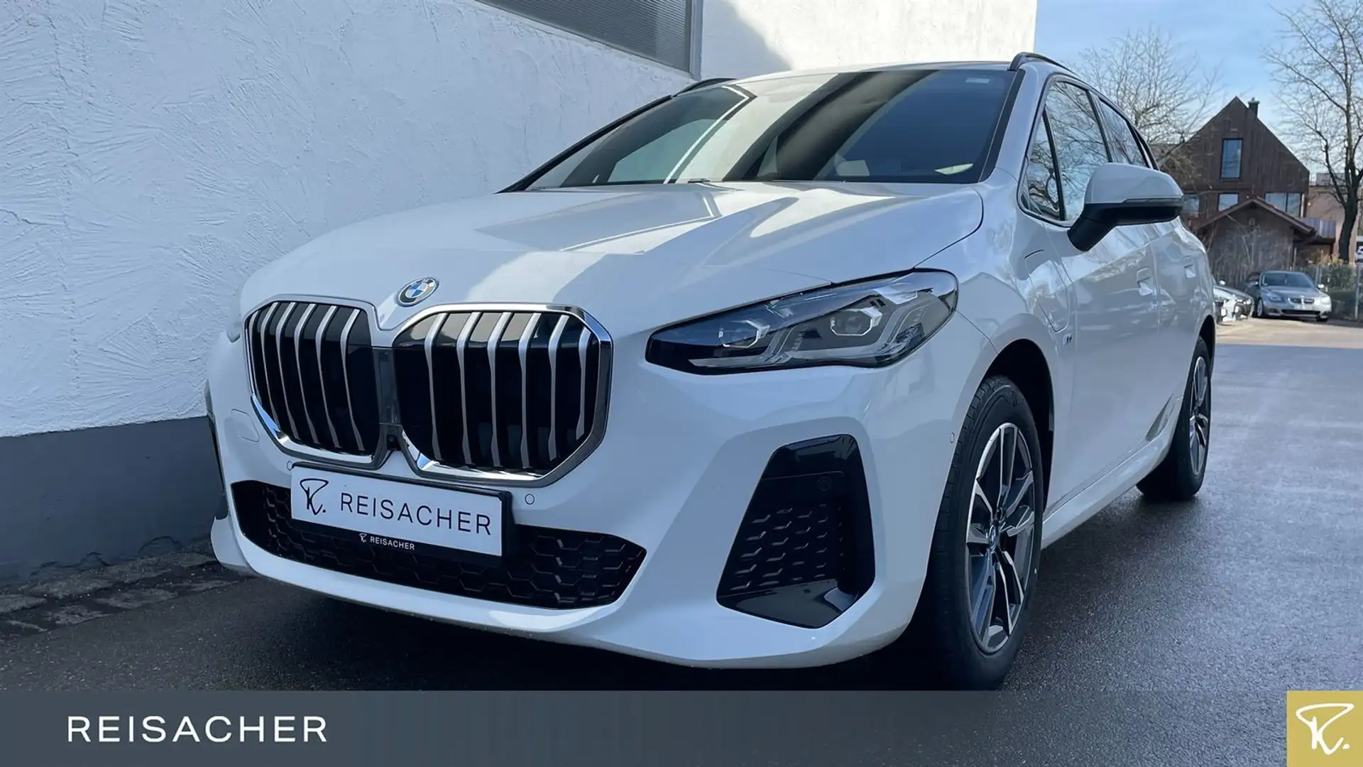 BMW 225 225e A xDrive Active Tourer Bílá - 1