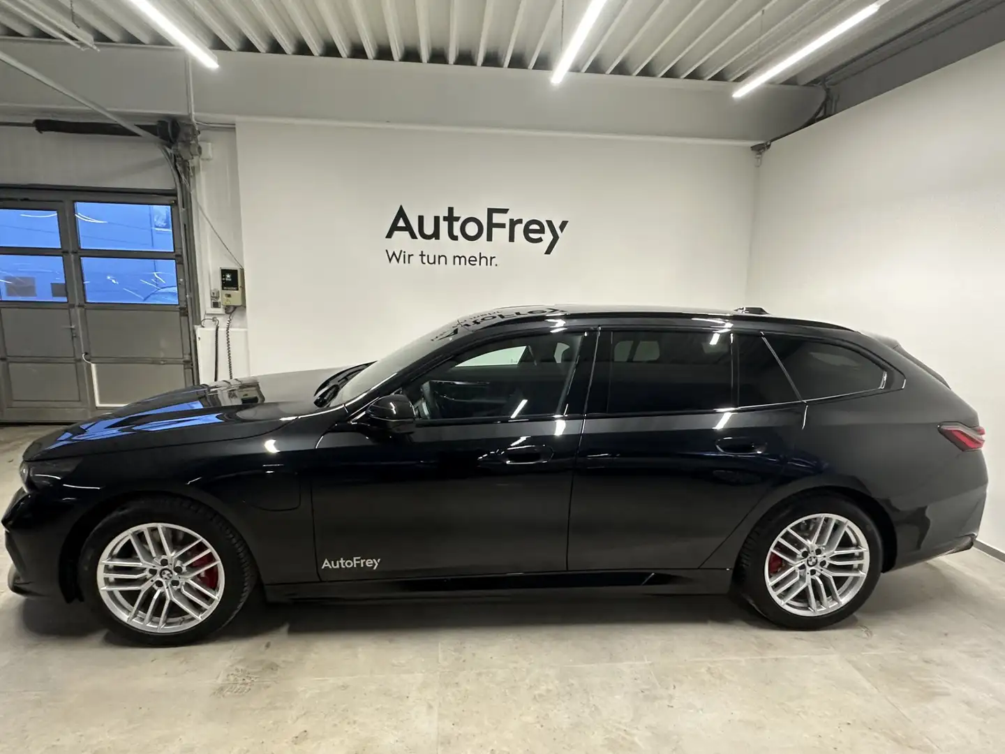 BMW 550 e xDrive Schwarz - 2