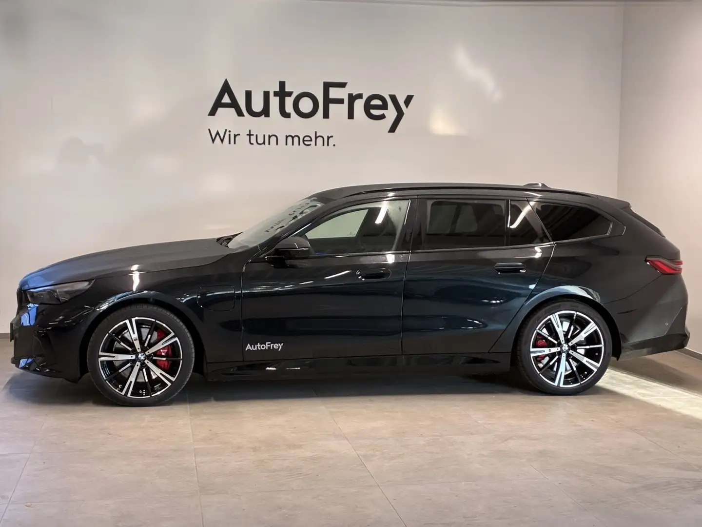 BMW 550 e xDrive Schwarz - 2