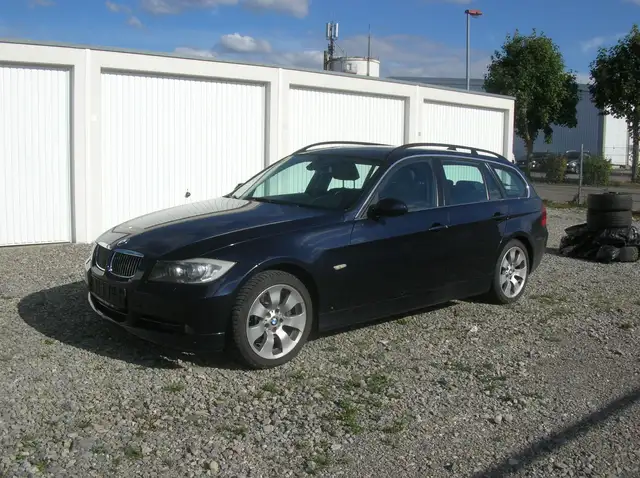 BMW 330 330 xd-Navi-Pano-Klima-Leder-SHZ-AHK-Tüv 6/28