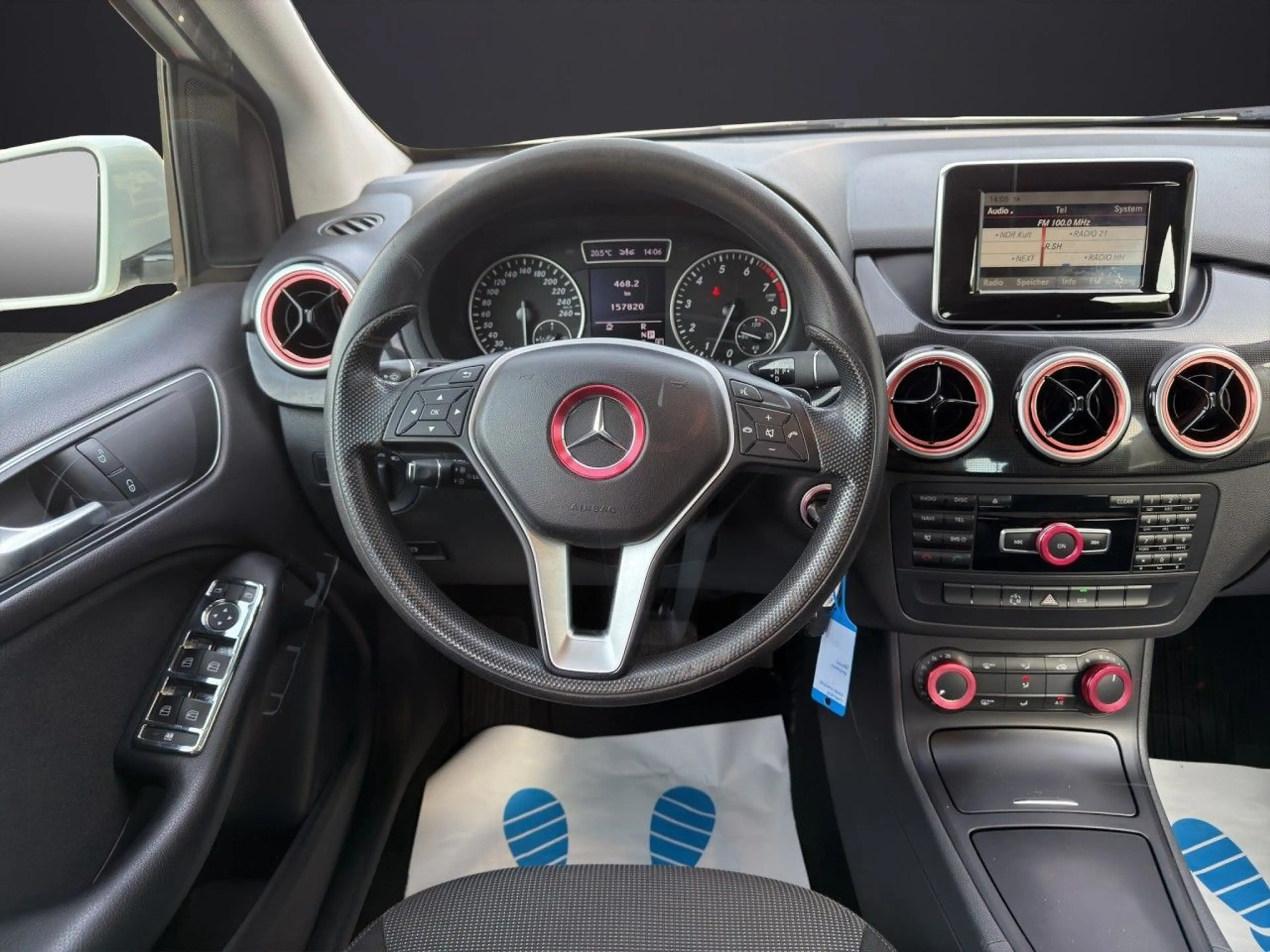 Mercedes-Benz B 200 AUT PDC KLIMA SHZG Sport Fahrwerk — photo 10
