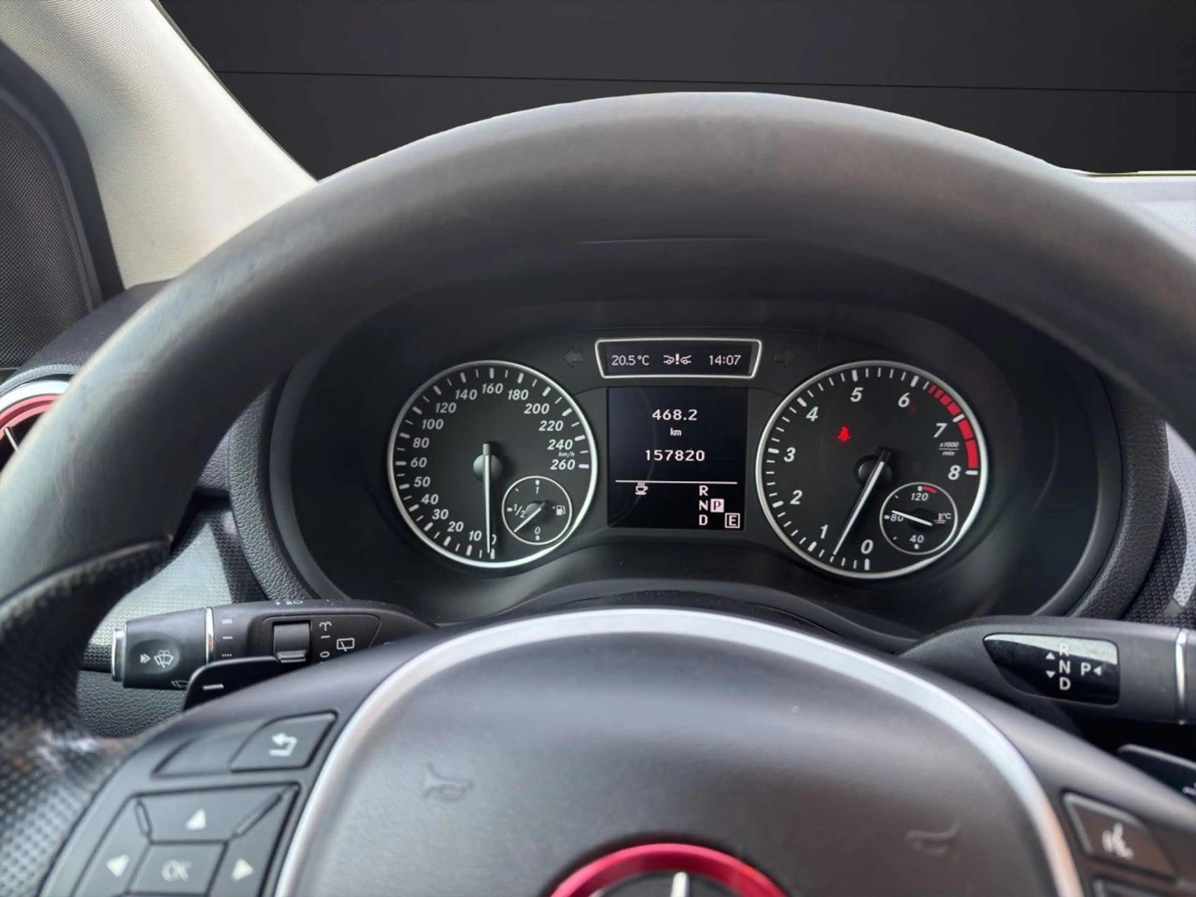 Mercedes-Benz B 200 AUT PDC KLIMA SHZG Sport Fahrwerk — photo 11
