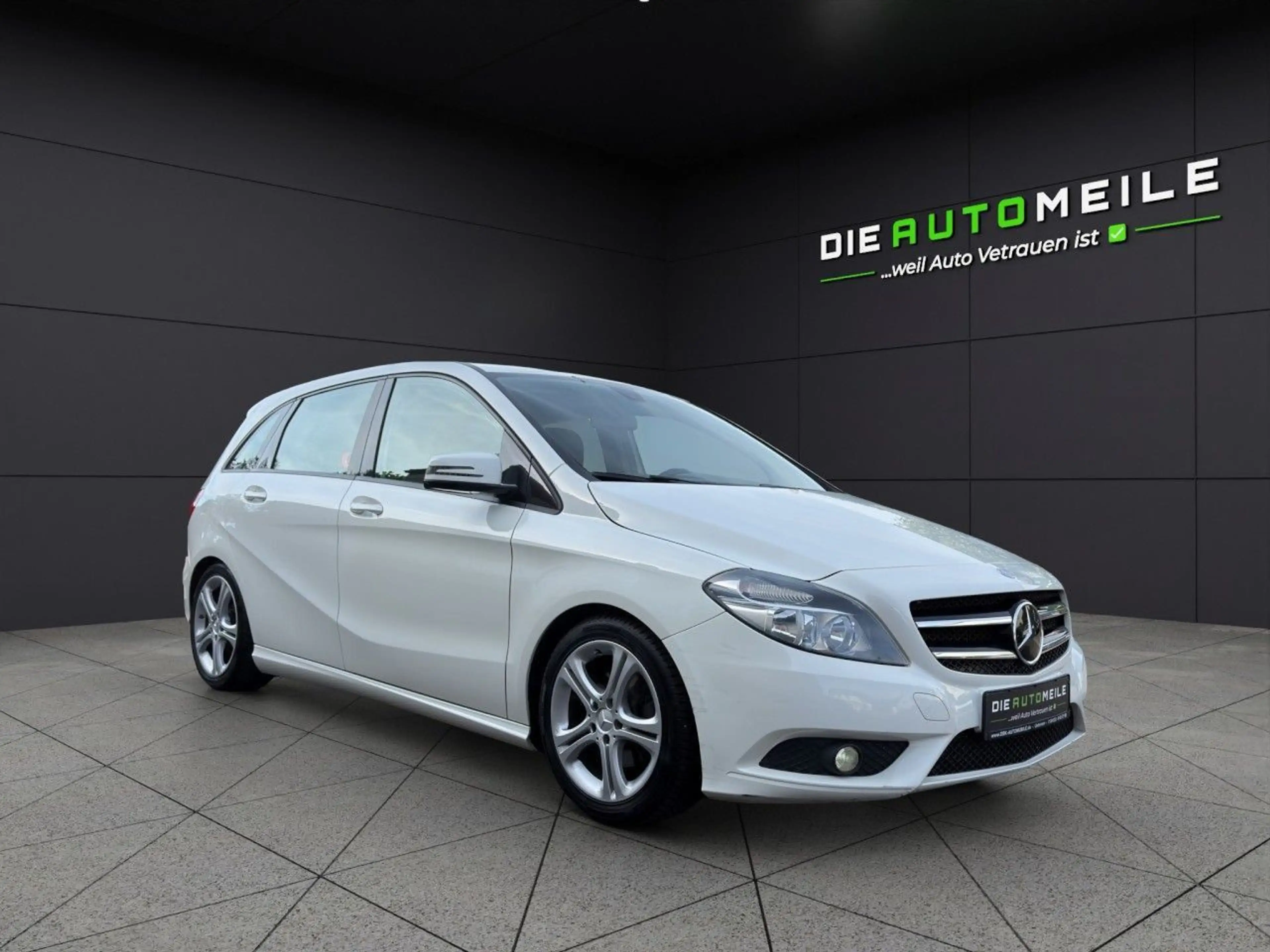 Mercedes-Benz B 200 AUT PDC KLIMA SHZG Sport Fahrwerk — photo 8