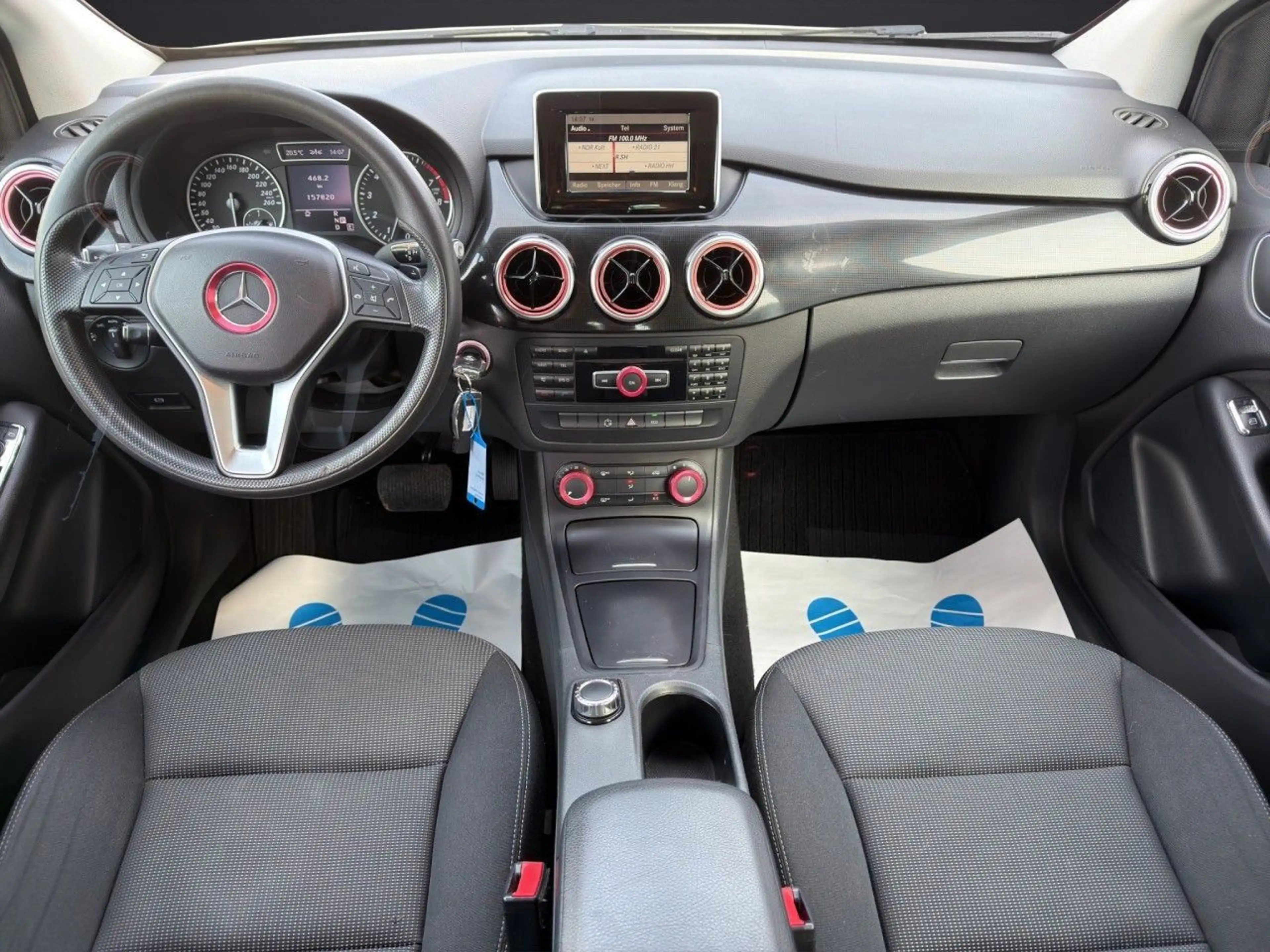Mercedes-Benz B 200 AUT PDC KLIMA SHZG Sport Fahrwerk — photo 14