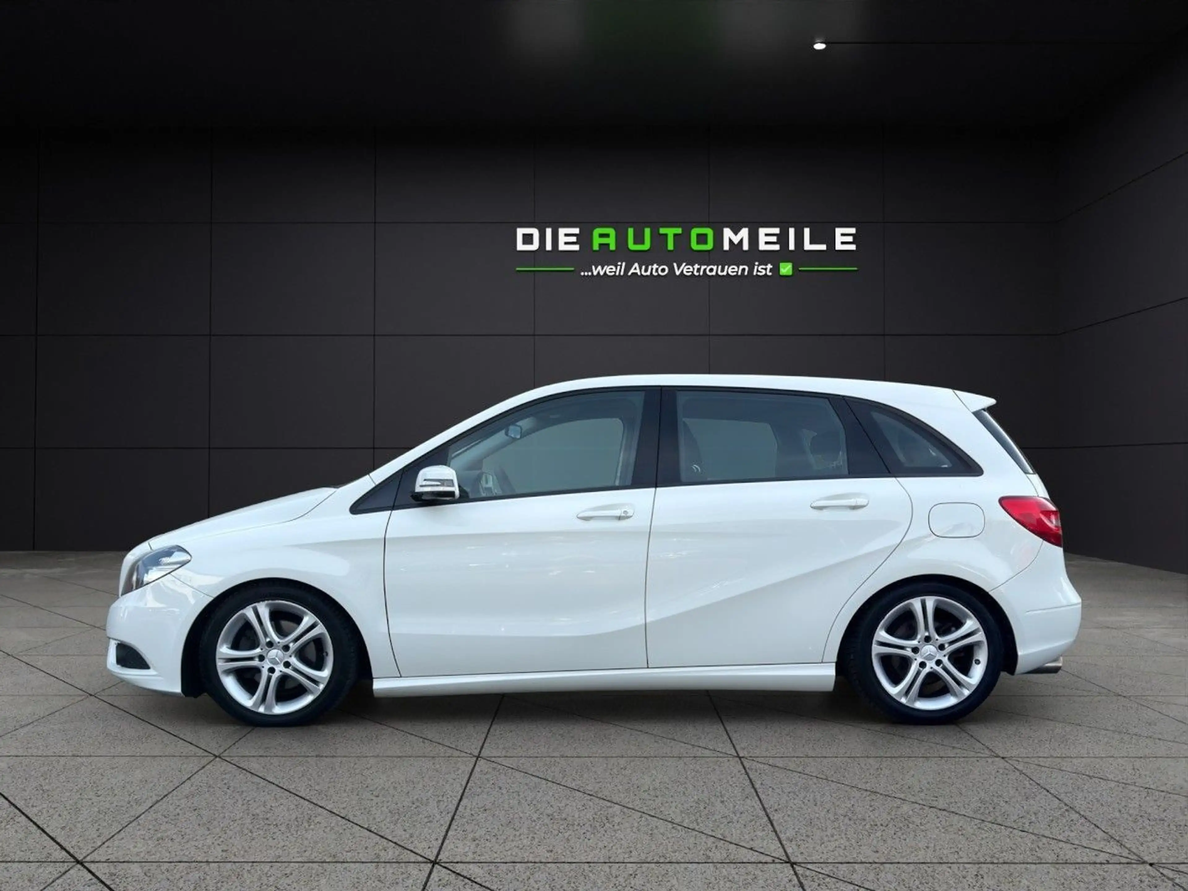Mercedes-Benz B 200 AUT PDC KLIMA SHZG Sport Fahrwerk — photo 3