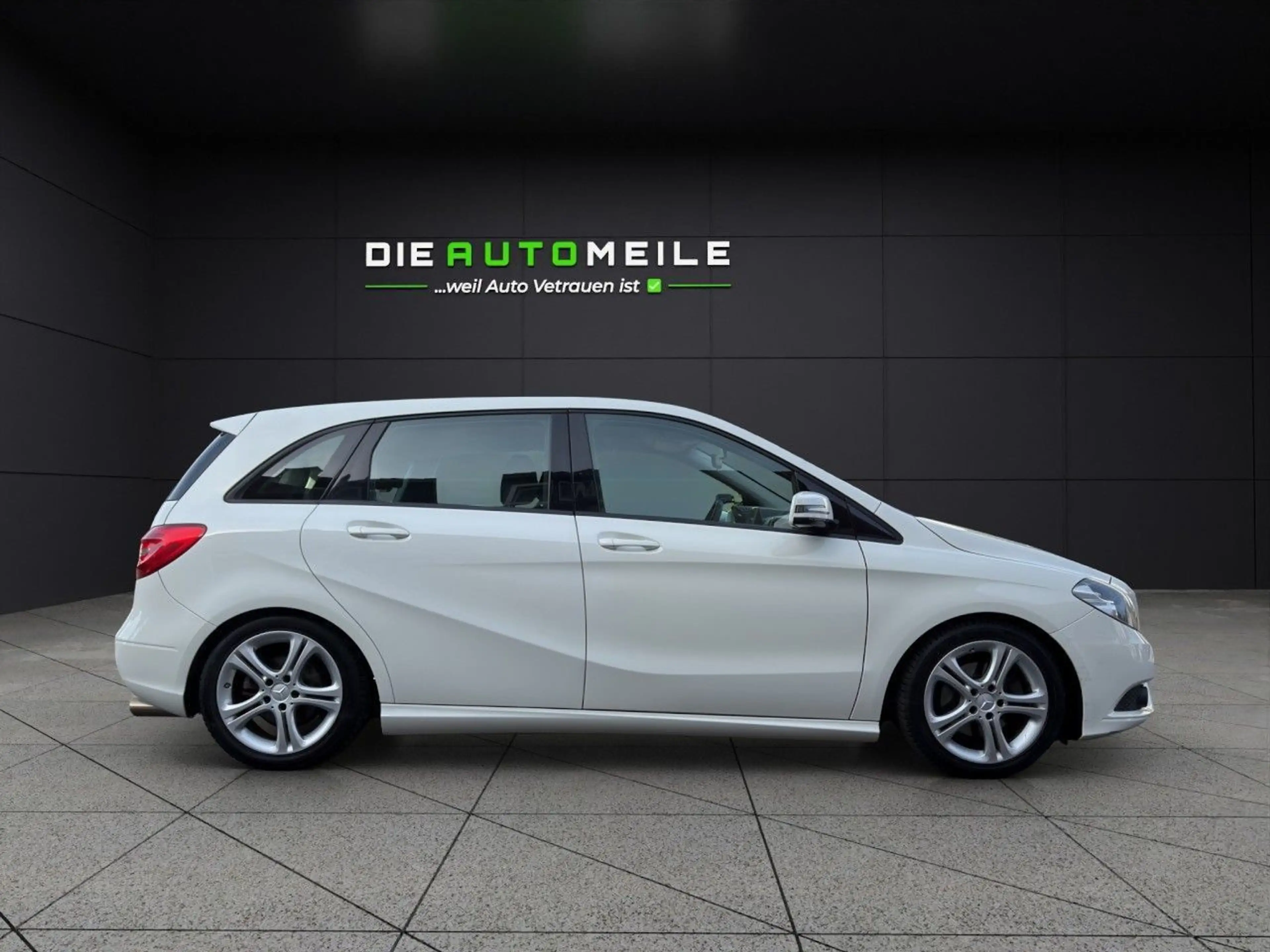Mercedes-Benz B 200 AUT PDC KLIMA SHZG Sport Fahrwerk — photo 7