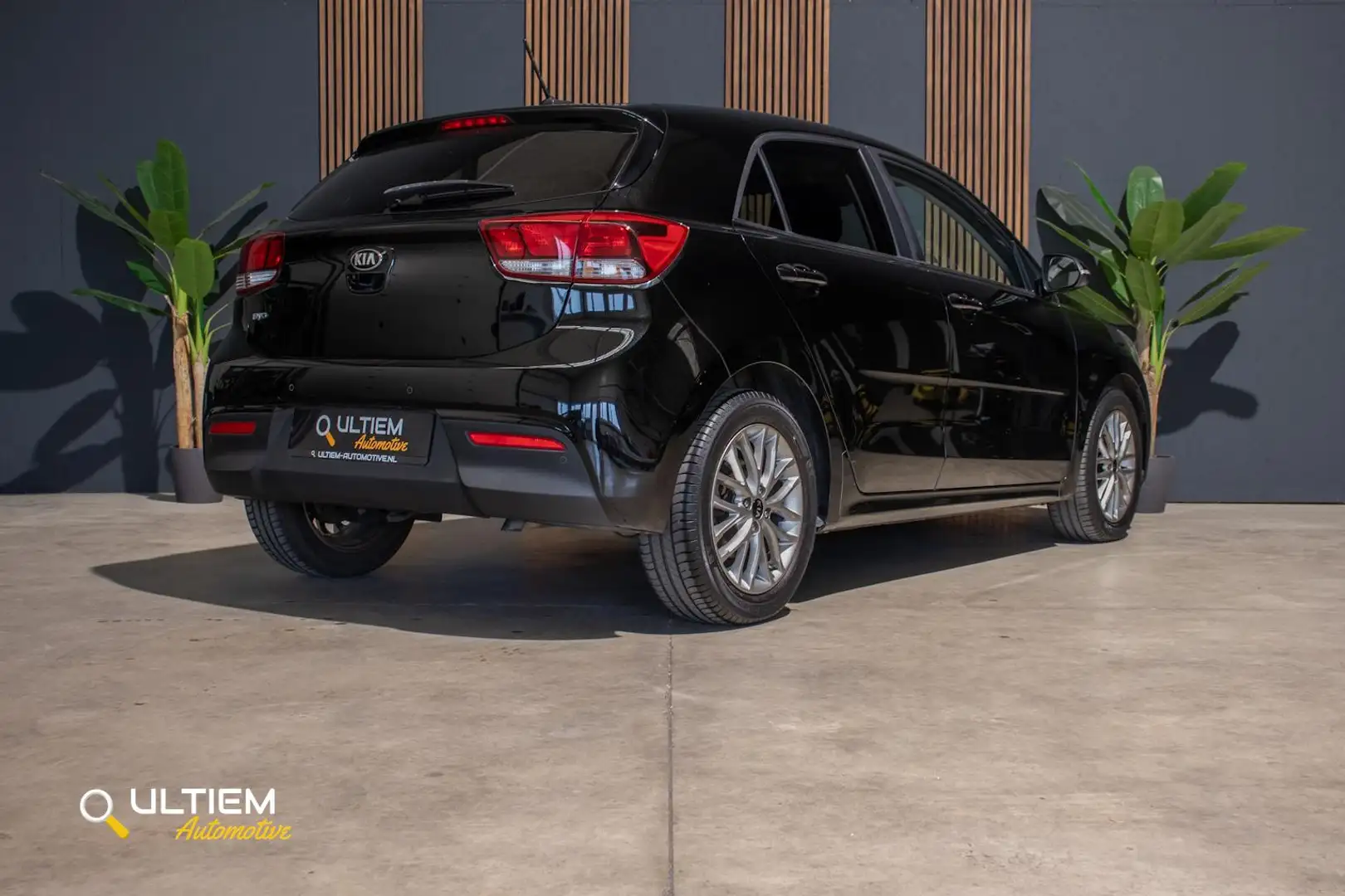 Kia Rio 1.2 CVVT ExecutiveLine 2018 | CARPLAY*1E EIGENAAR Schwarz - 2