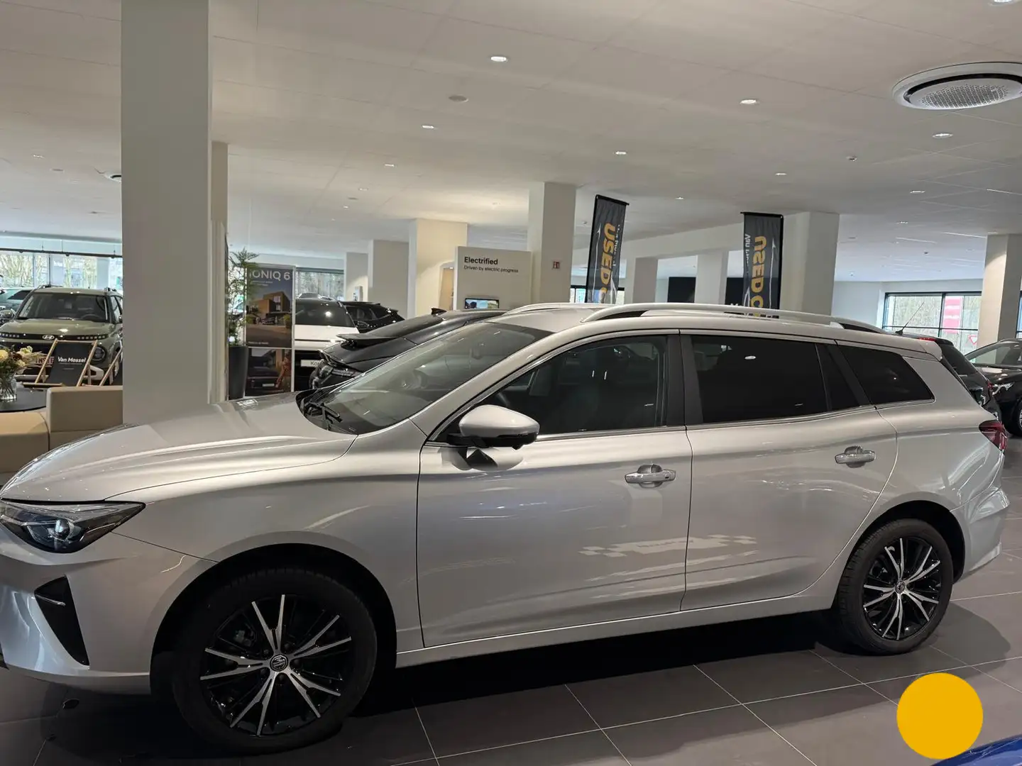 MG MG5 Luxury Argent - 2