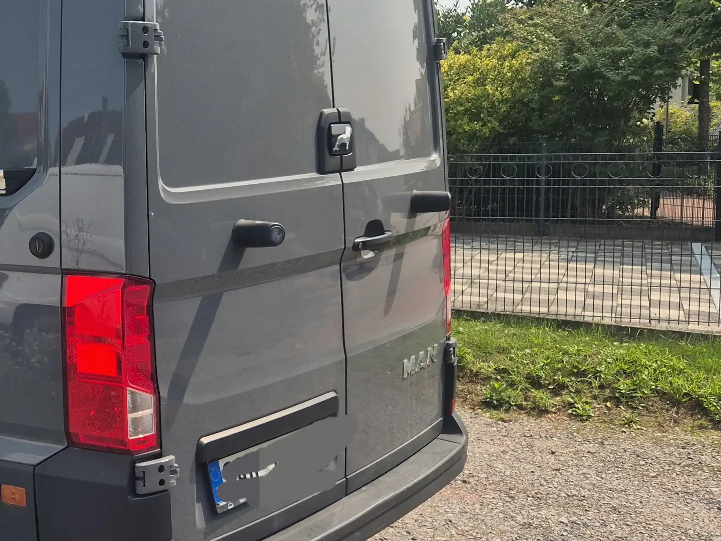 MAN TGE 3.140 Grau - 2