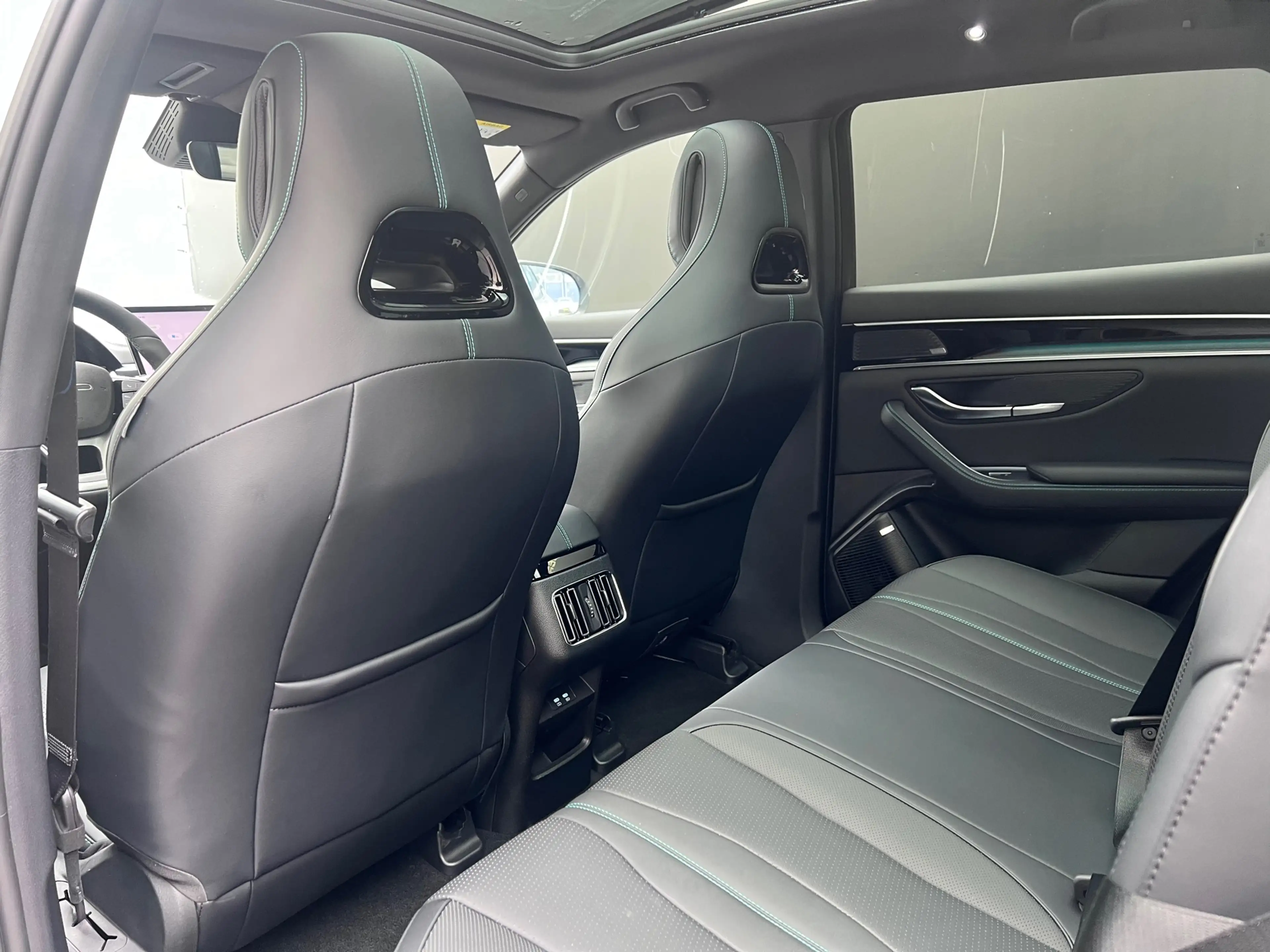 BYD Seal U 1.5 T DM-i AWD Design - Pano HUD Ventilatie ACC Me — photo 17