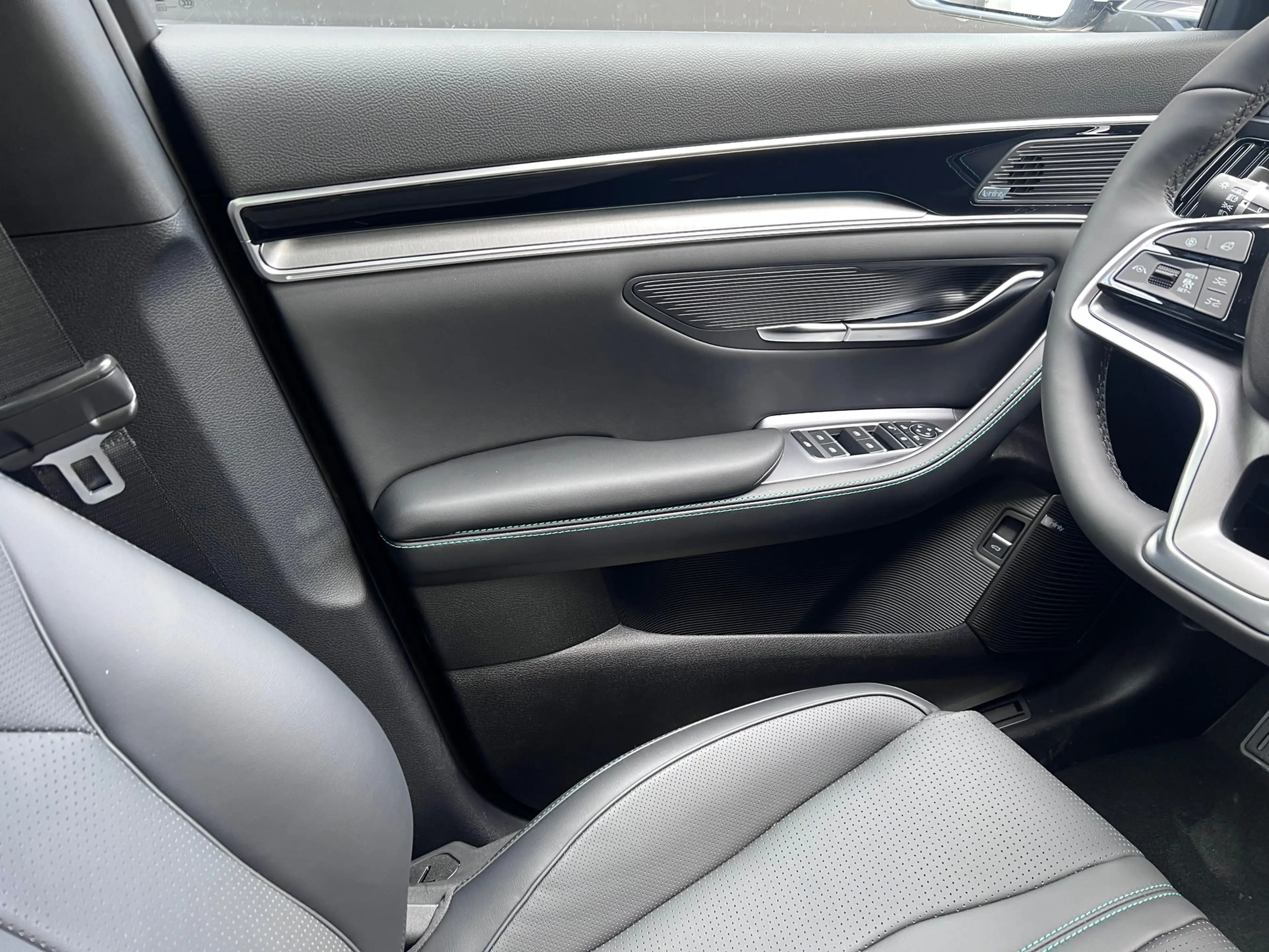 BYD Seal U 1.5 T DM-i AWD Design - Pano HUD Ventilatie ACC Me — photo 33