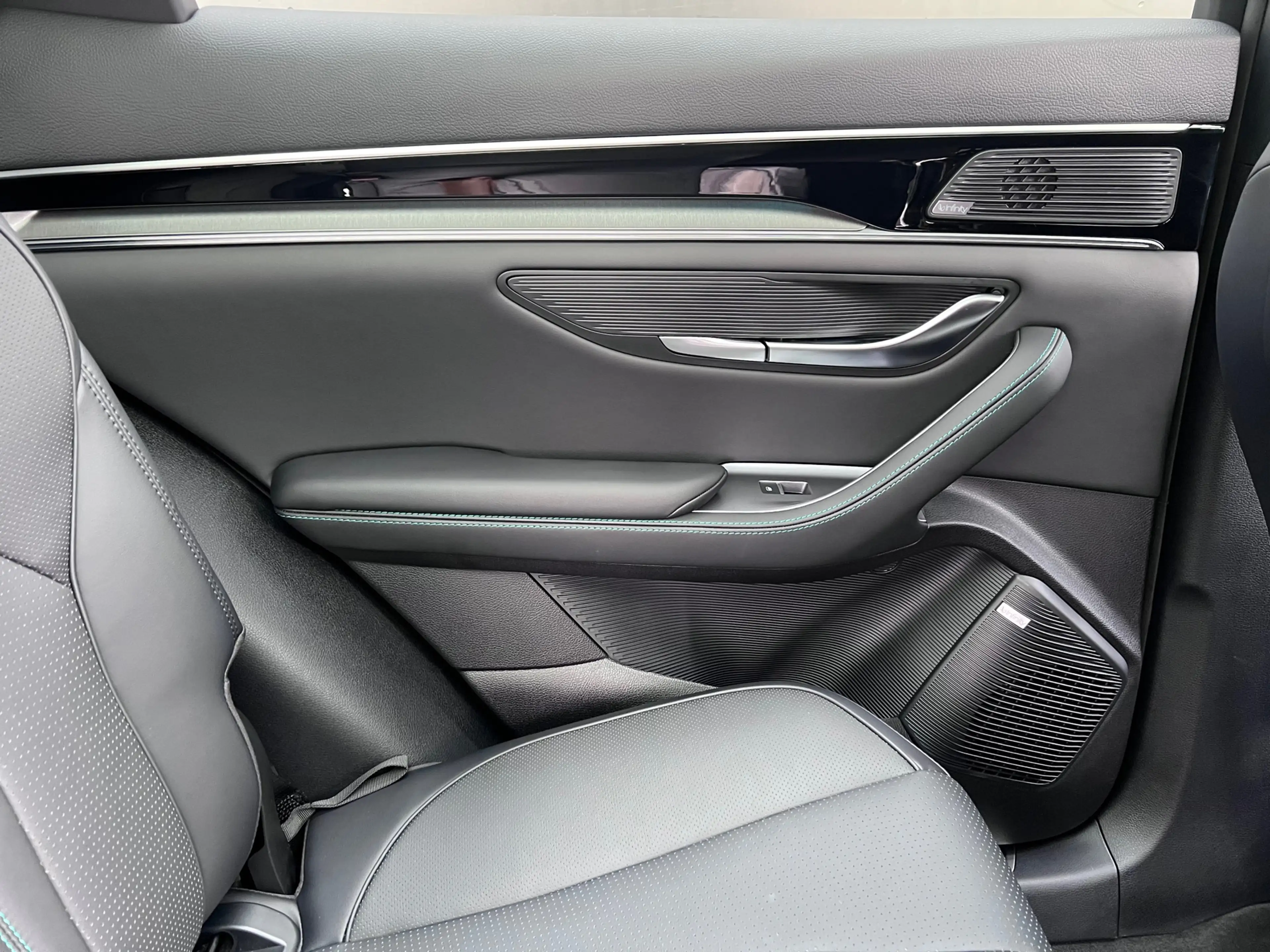BYD Seal U 1.5 T DM-i AWD Design - Pano HUD Ventilatie ACC Me — photo 32