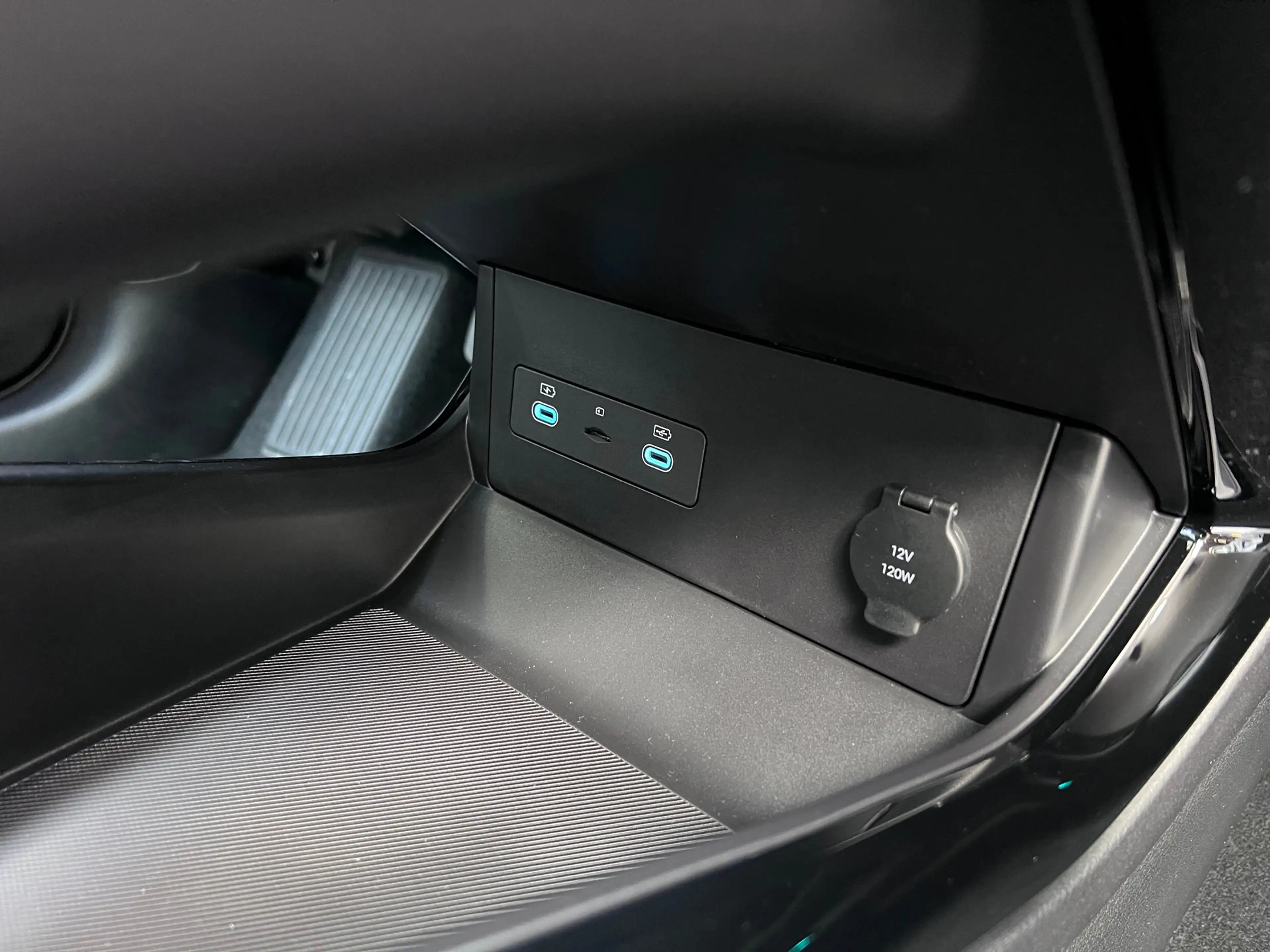 BYD Seal U 1.5 T DM-i AWD Design - Pano HUD Ventilatie ACC Me — photo 35