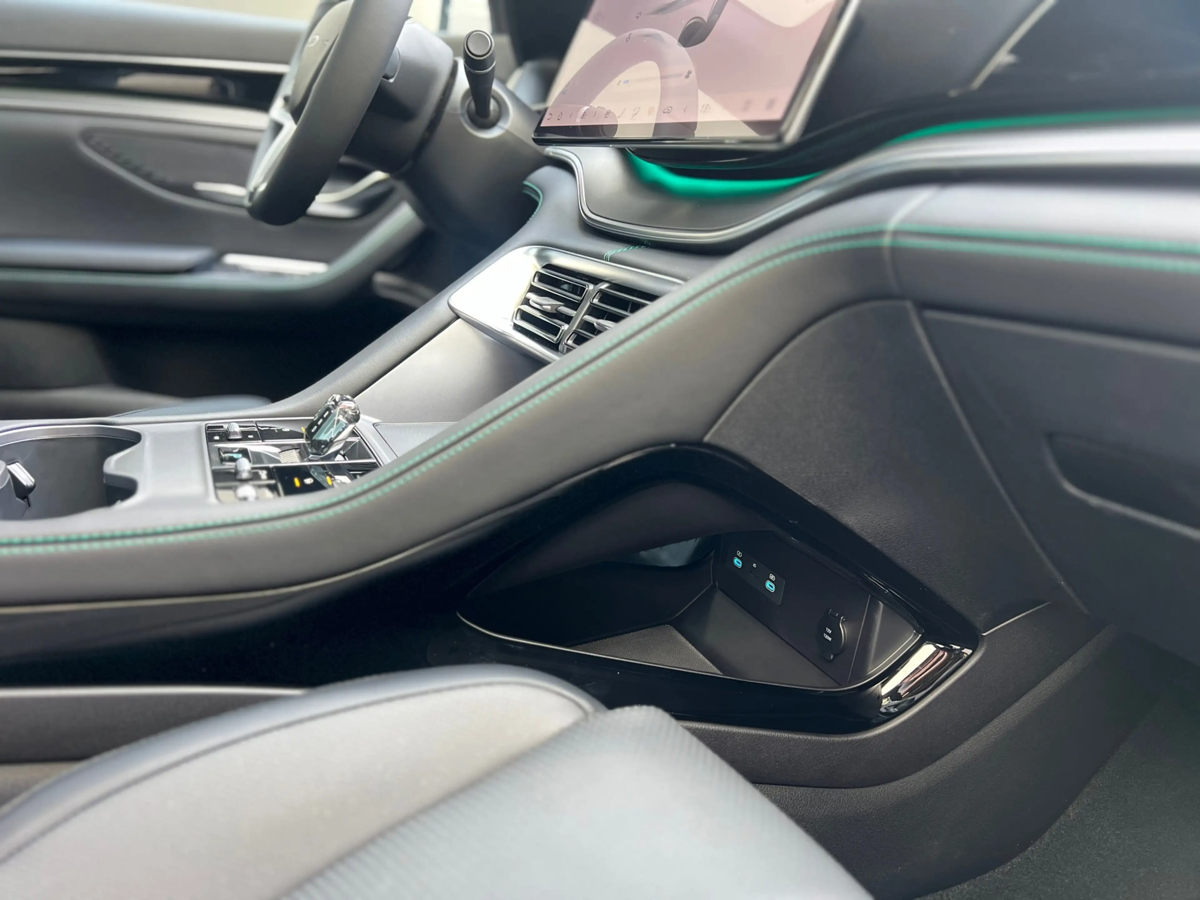BYD Seal U 1.5 T DM-i AWD Design - Pano HUD Ventilatie ACC Me — photo 36