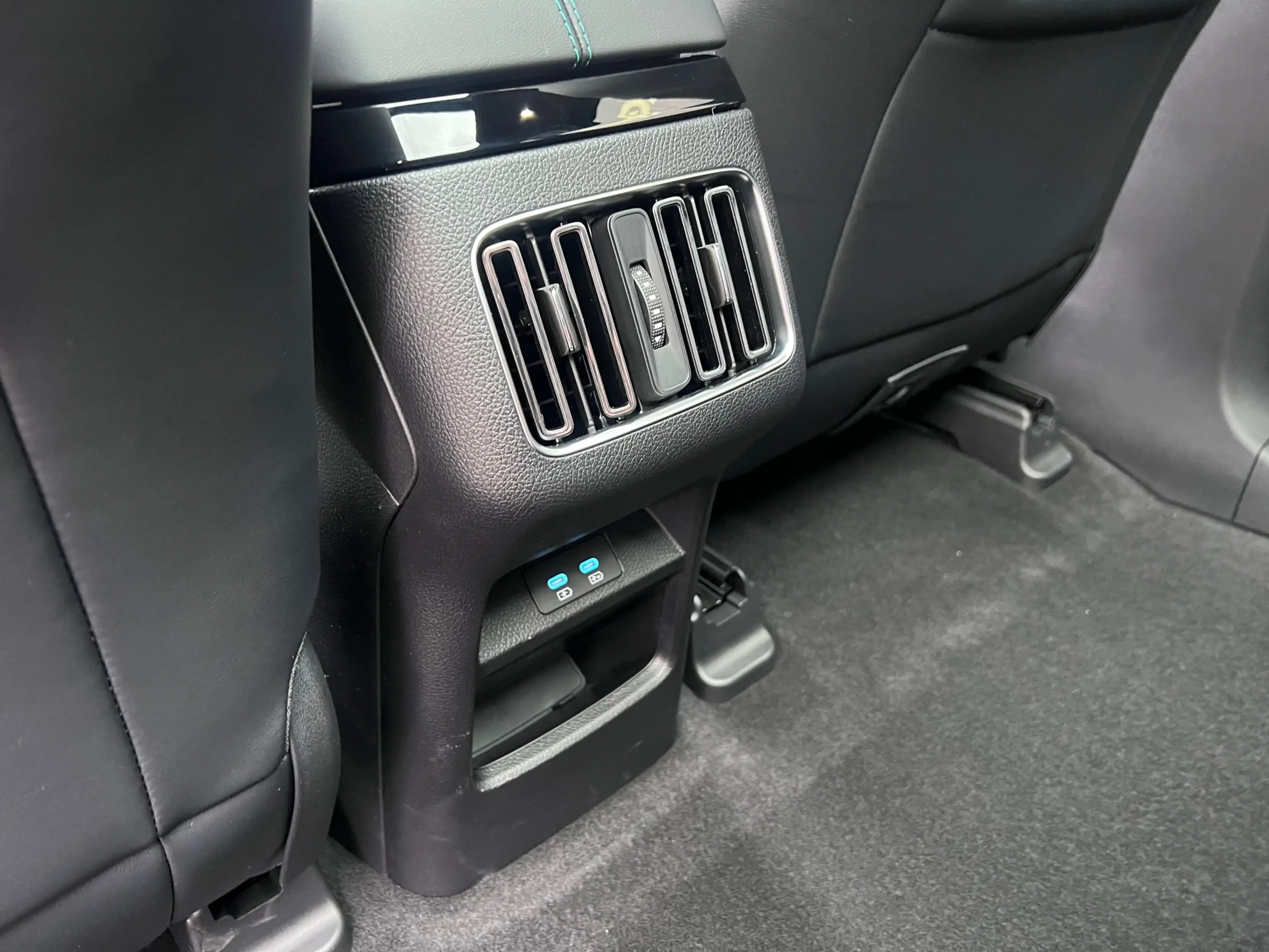BYD Seal U 1.5 T DM-i AWD Design - Pano HUD Ventilatie ACC Me — photo 18