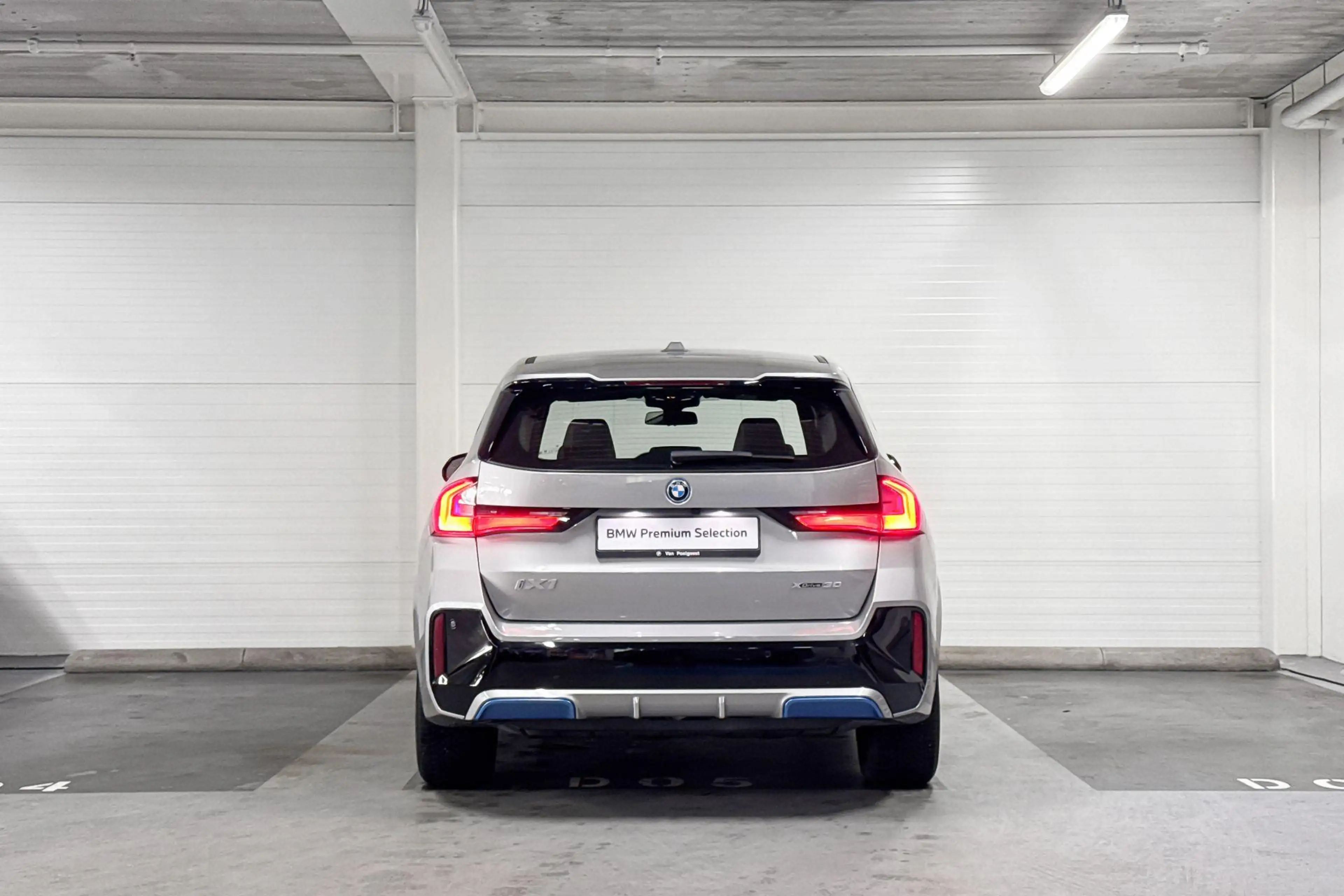 BMW iX1 xDrive30 Launch Edition | M-Sport | Trekhaak | Pre — photo 8