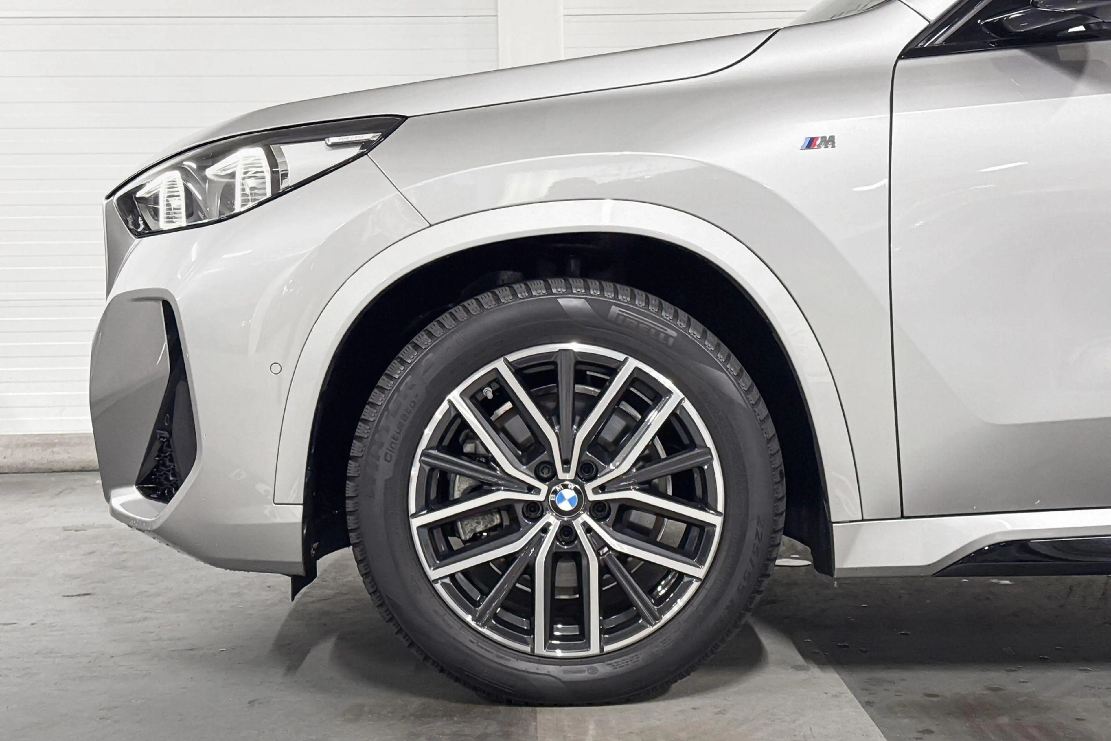 BMW iX1 xDrive30 Launch Edition | M-Sport | Trekhaak | Pre — photo 5
