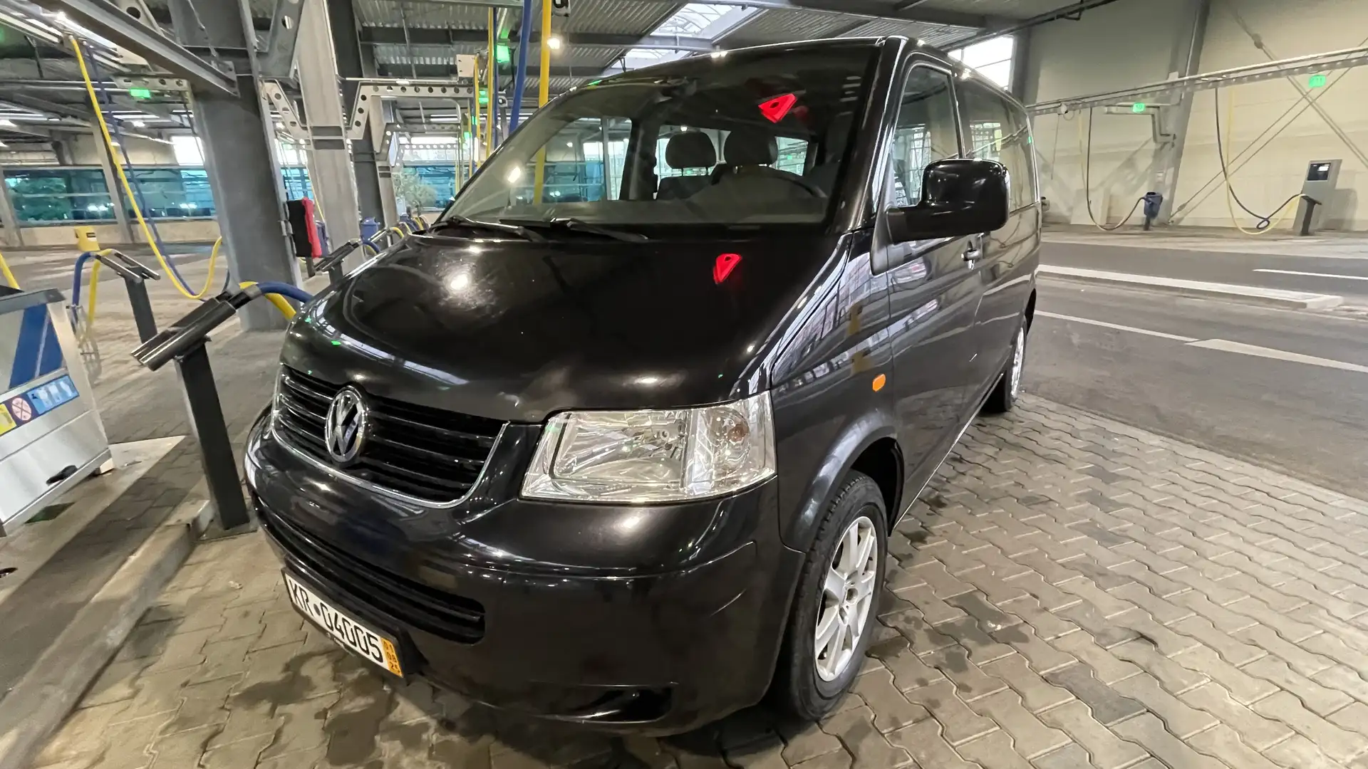 Volkswagen T5 Shuttle 2.5 TDI 4-Motion Allrad Schwarz - 2
