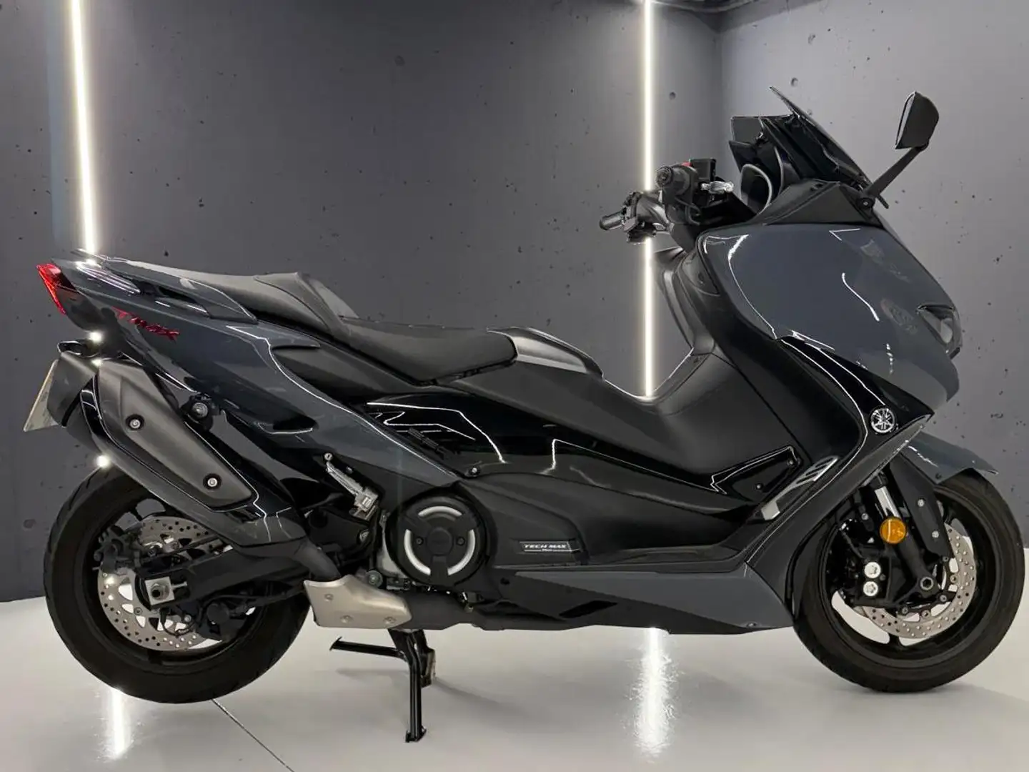 Yamaha TMAX 560 TECH MAX - 5.000 km Gris - 2
