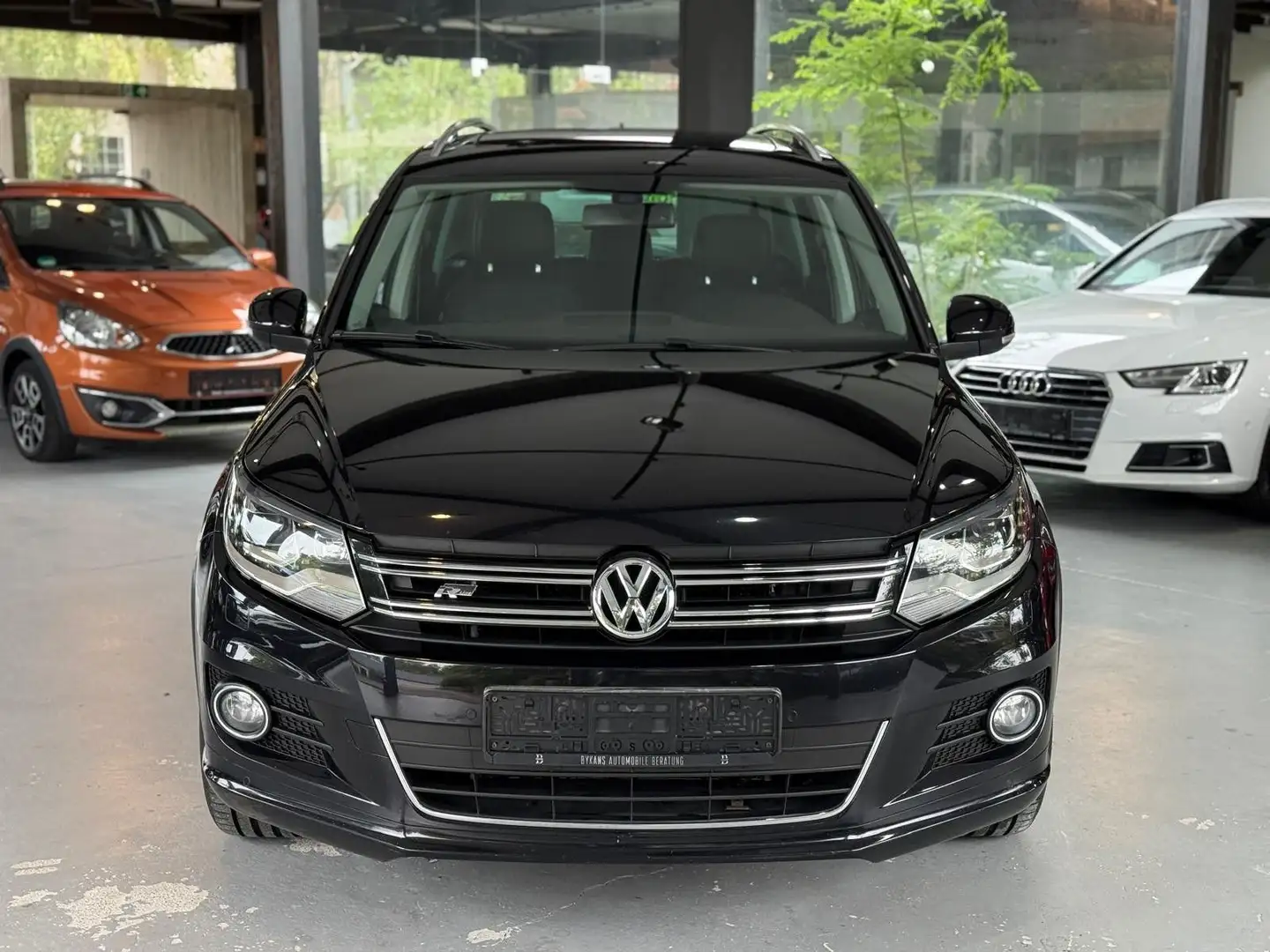 Volkswagen Tiguan R-LINE BMT 4Motion-PANO-TEMP-ELK.SITZ Schwarz - 2