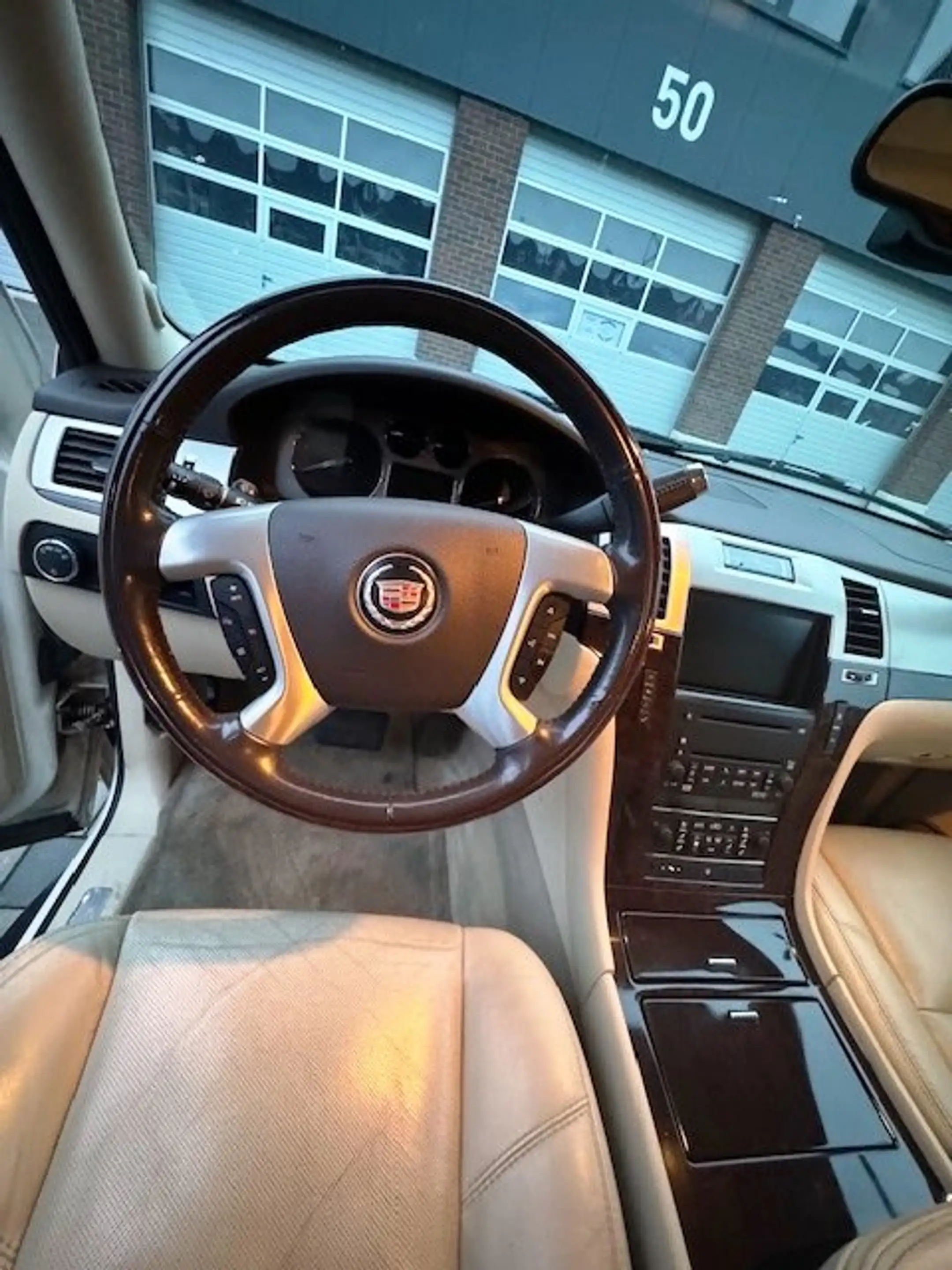 Cadillac Escalade Escalade 6.0 V8 — photo 9
