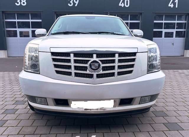 Second hand Cadillac Escalade 6.0